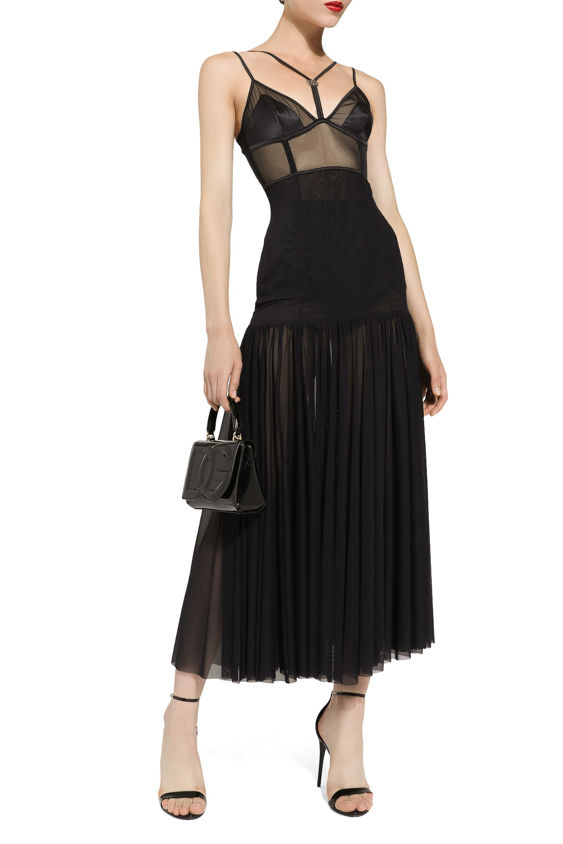 فستان متوسط الطول بشعار الماركة وجماليات الملابس الداخلية تول