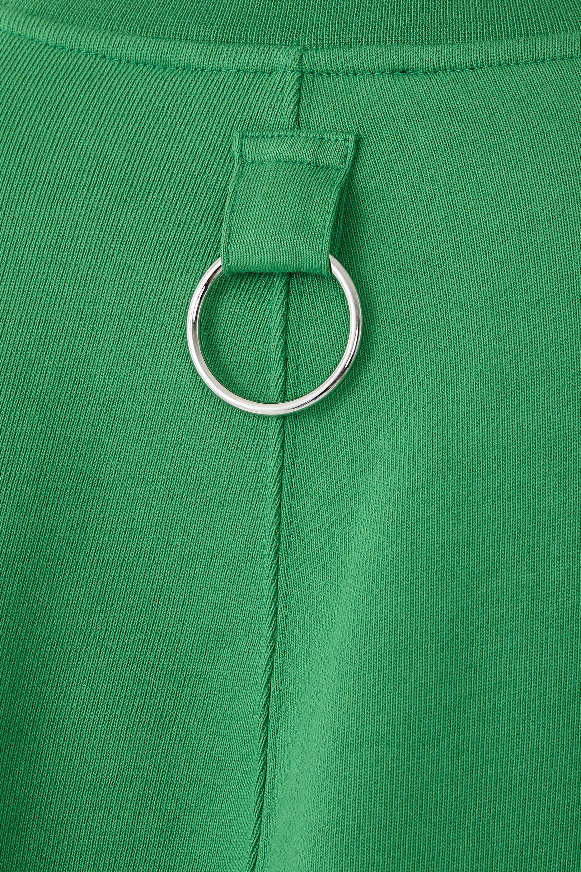 سويت شيرت بقصة مريحة وياقة ضيقة