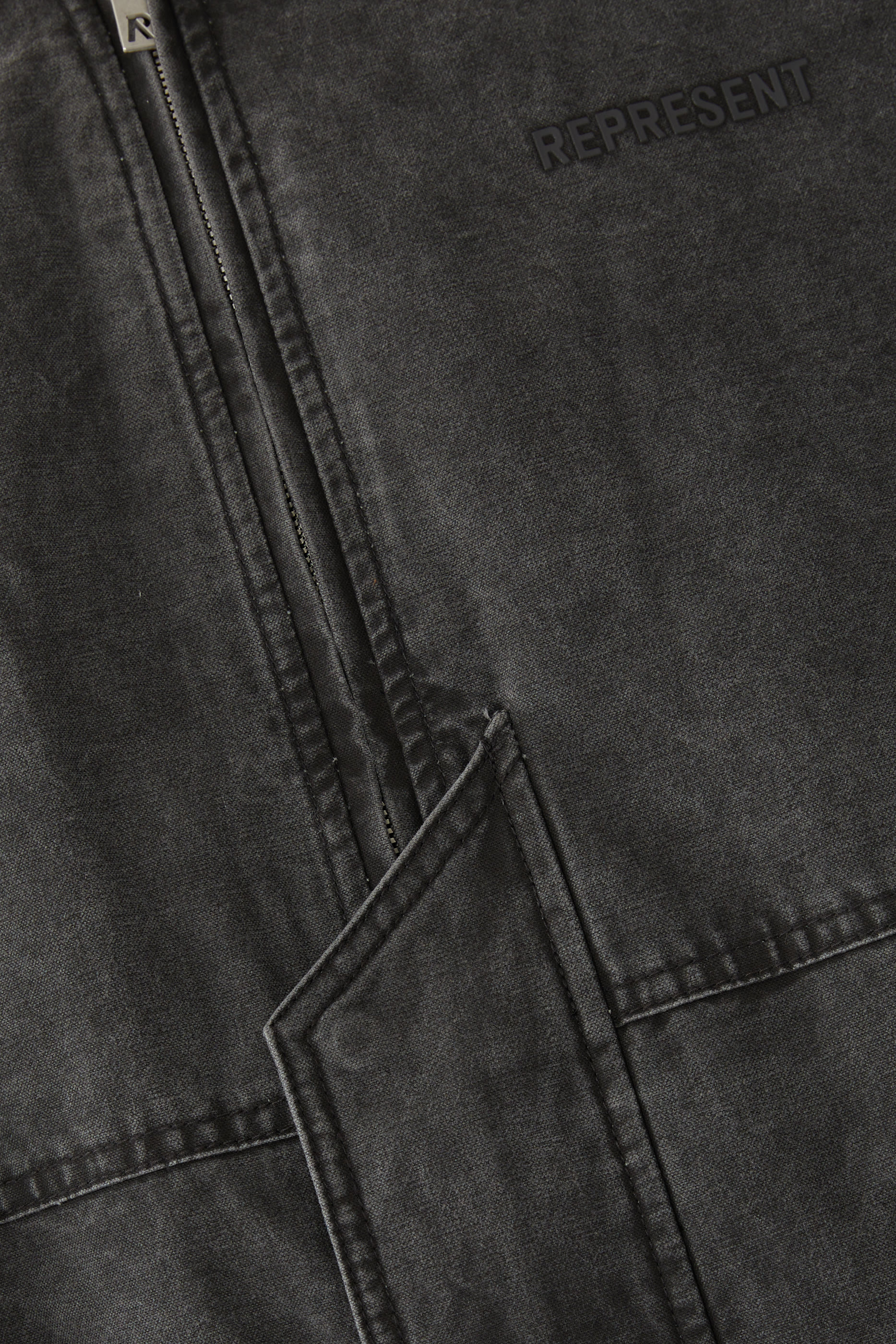 جاكيت بومبر بأكمام مدمجة