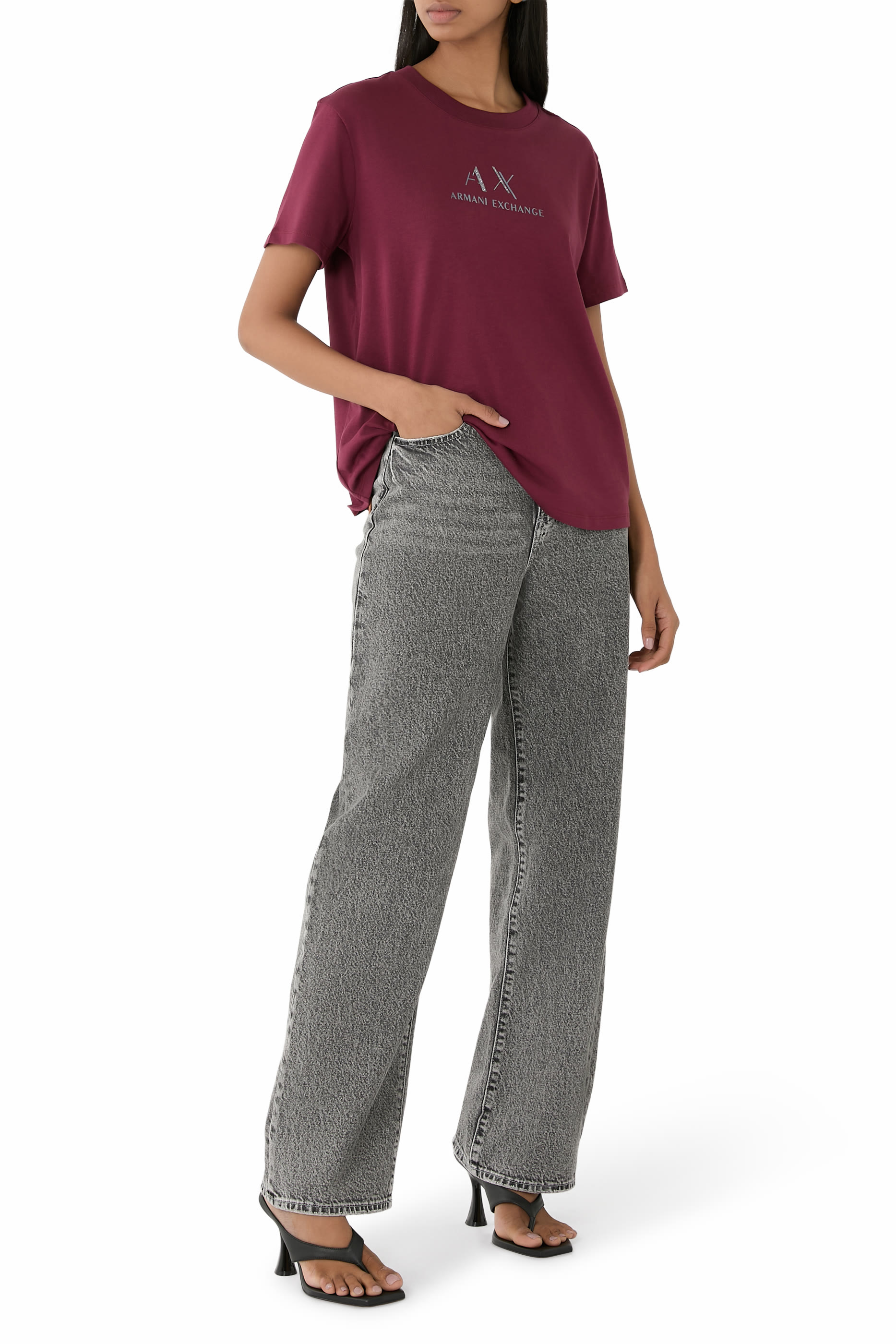 تيشيرت بقصة عادية بشعار الماركة