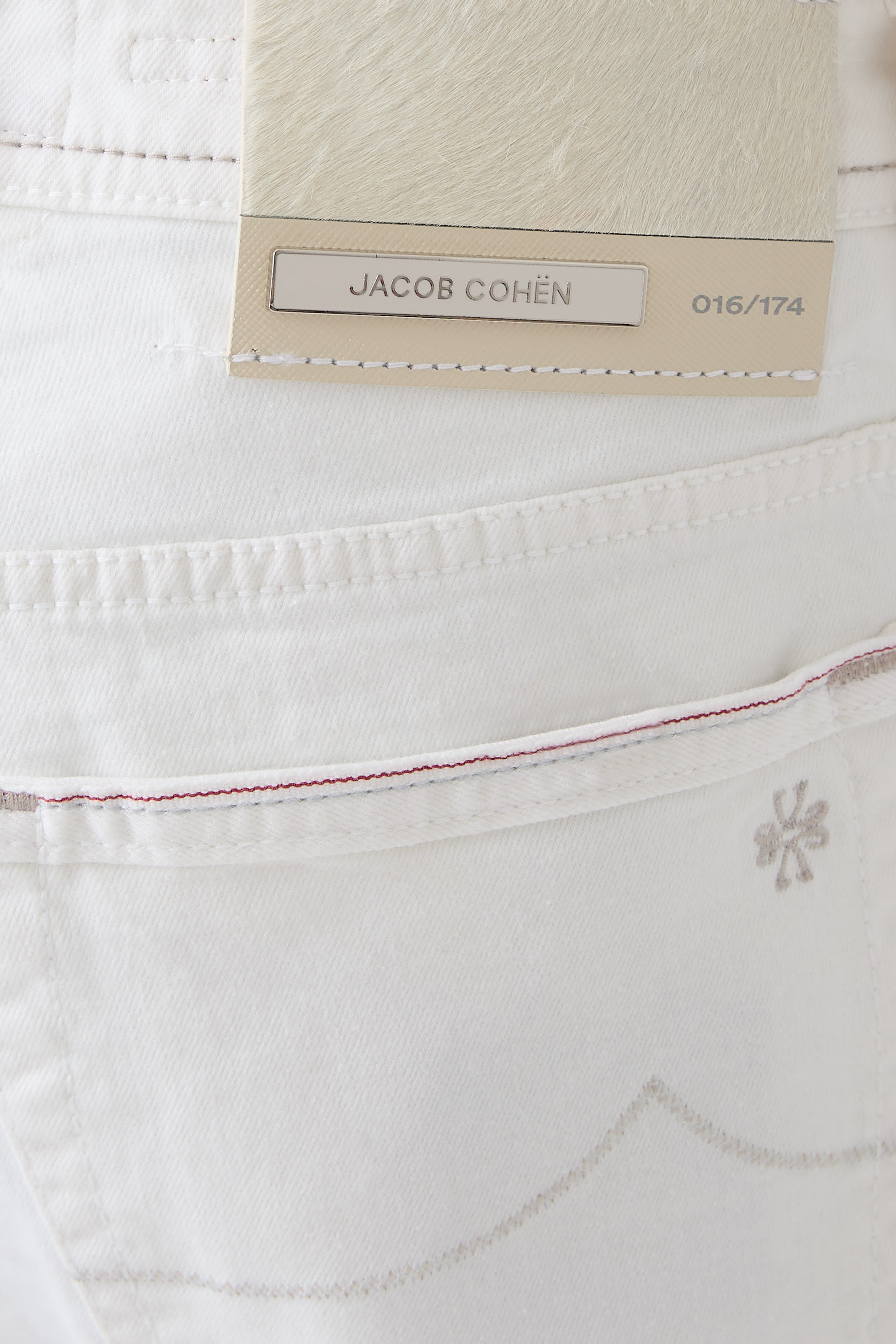 بنطال جينز بقصة ضيقة بخمسة جيوب