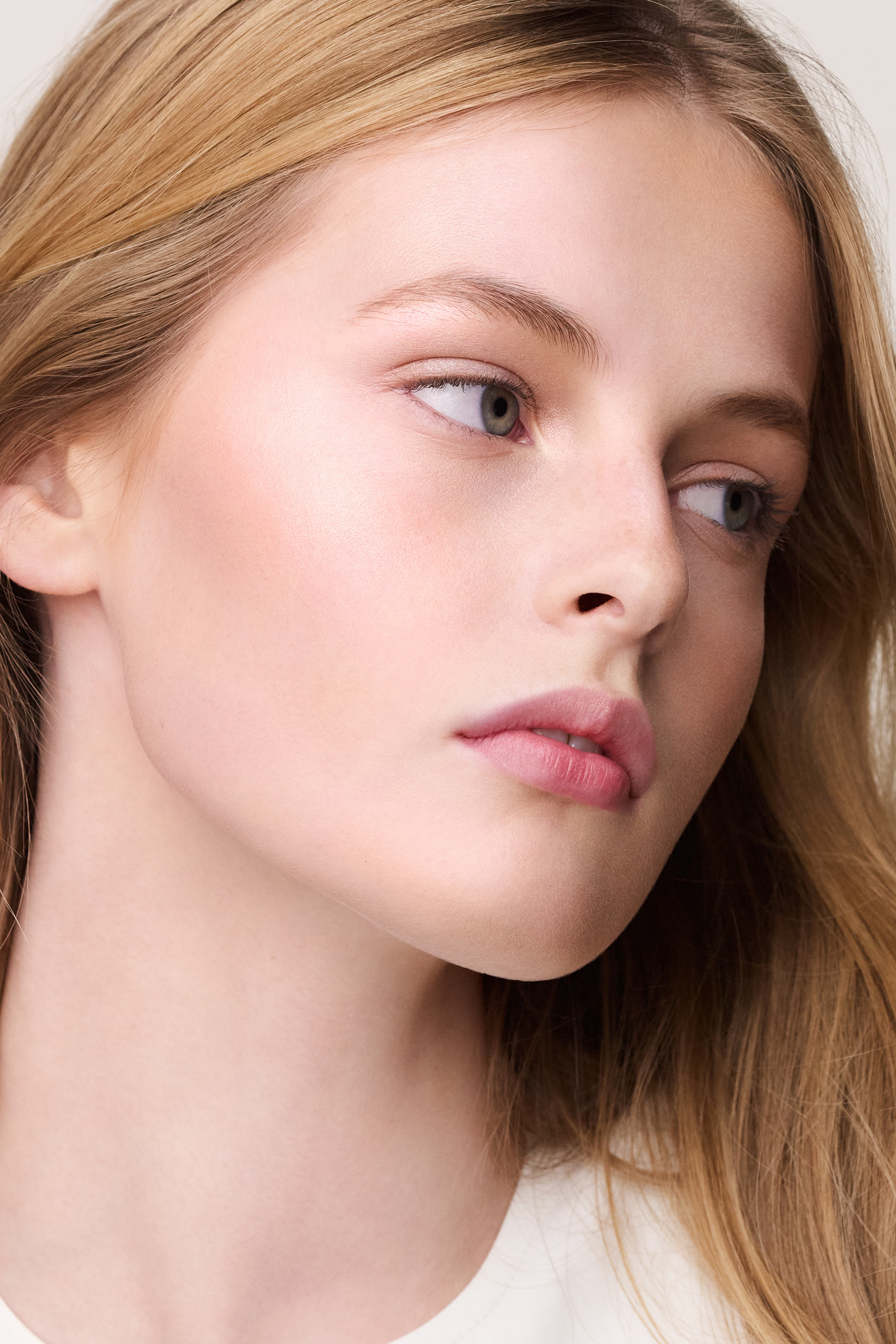 بودرة H Trio Iridescent Mineral