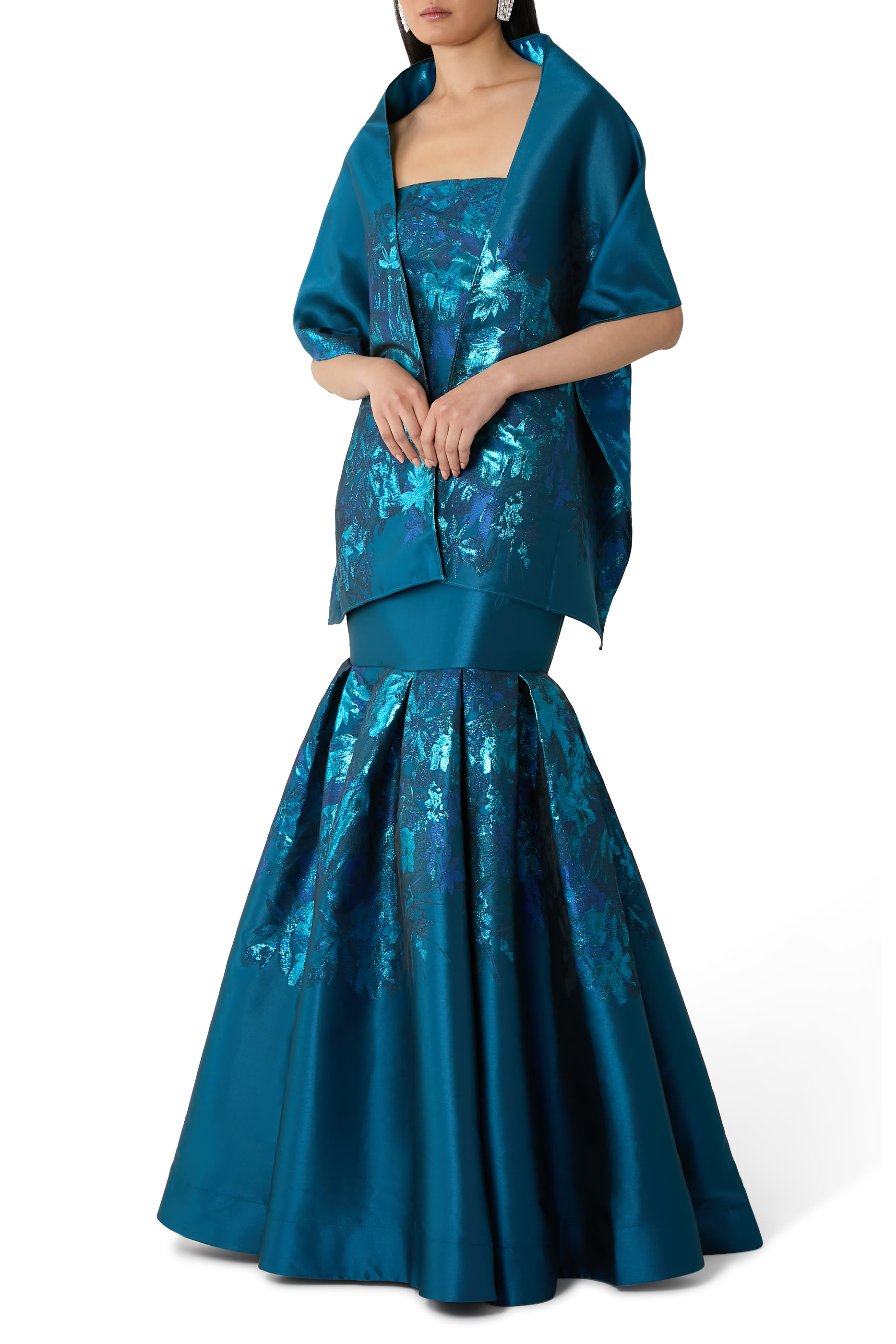 فستان سهرة ميرمايد بلا حمالات وبتنورة دراماتيك