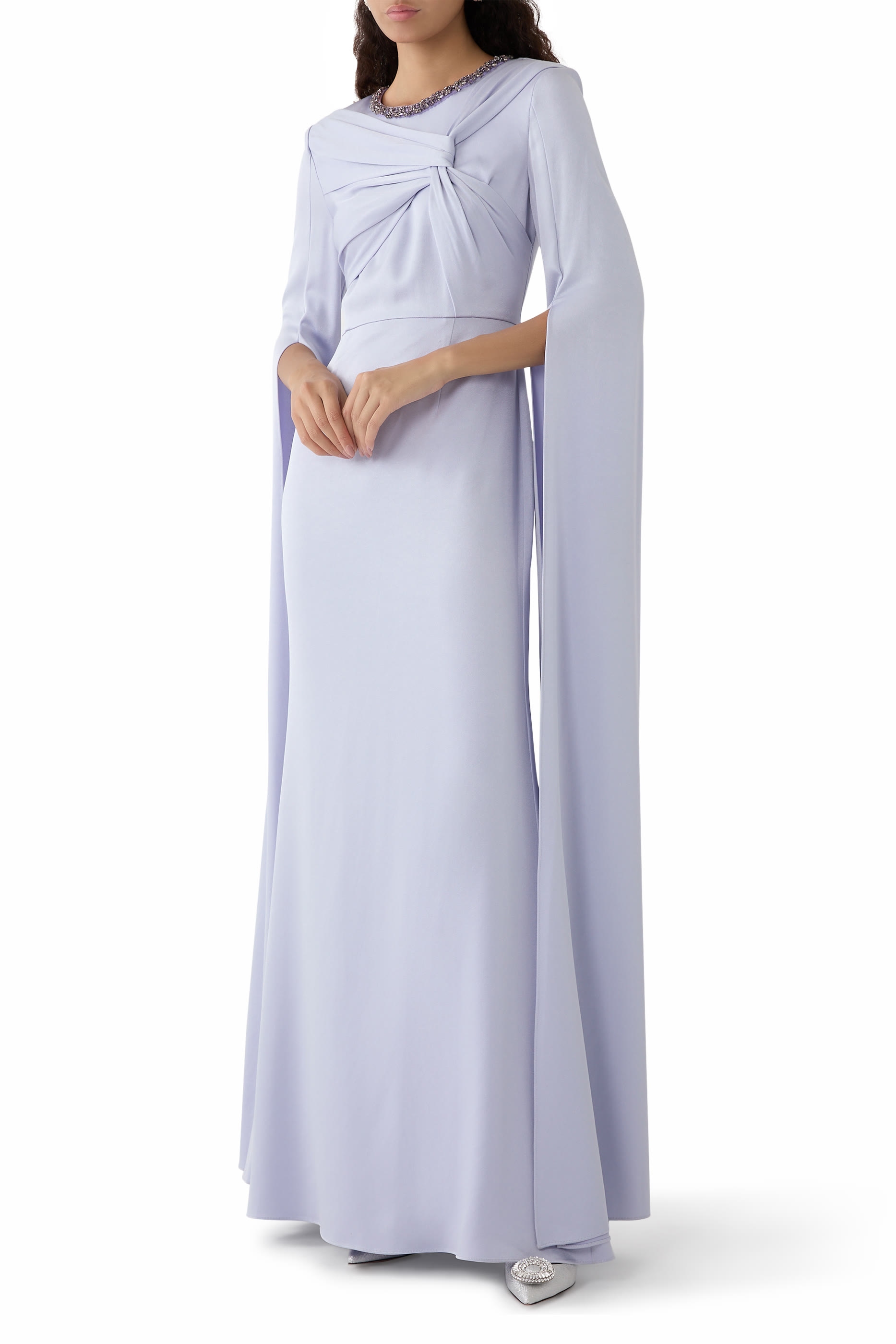 فستان سهرة باكمام بتصميم كاب 