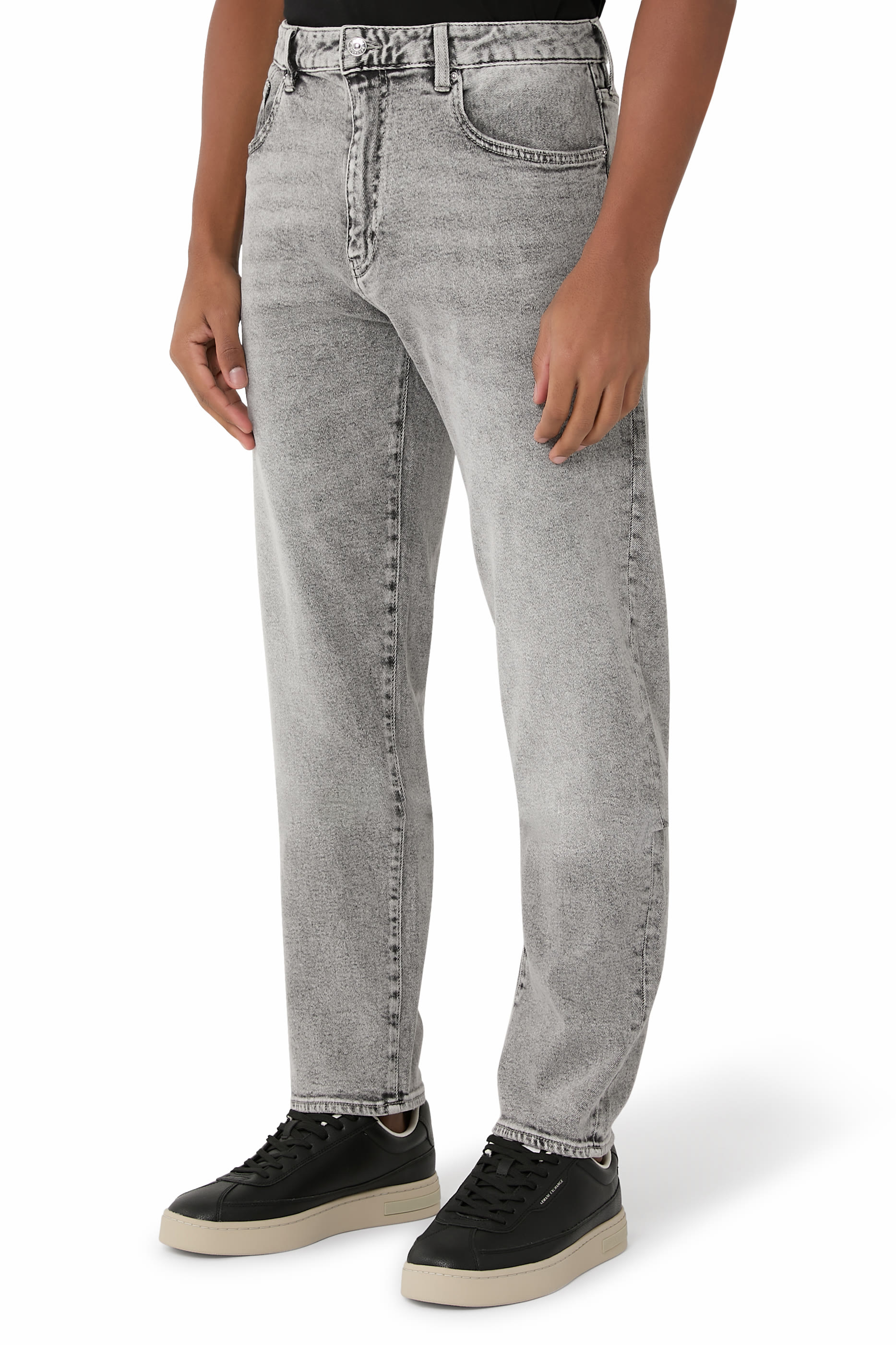 بنطال جينز بقصة ضيقة دنيم