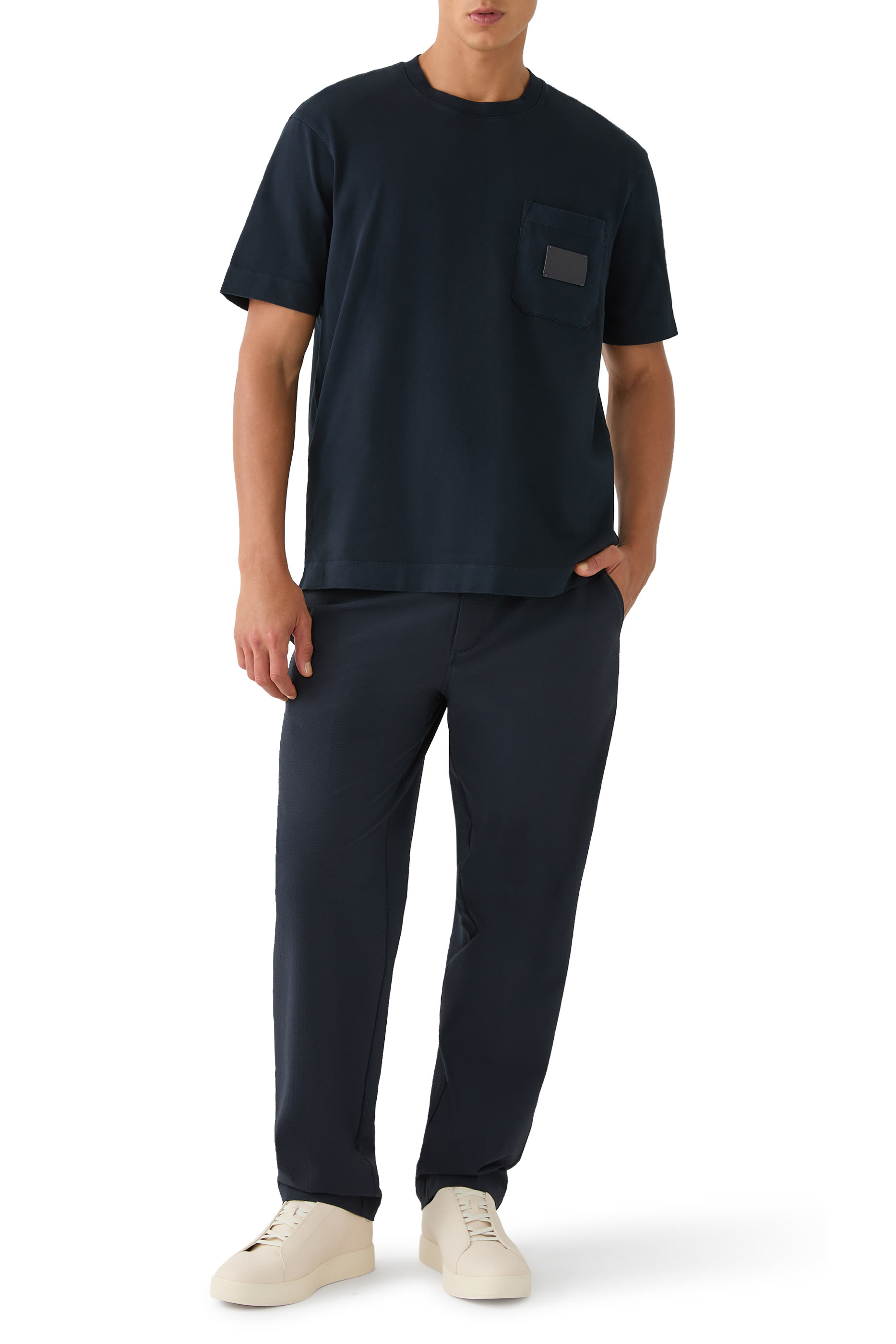 تيشيرت بأكمام قصيرة ورقعة شعار الماركة