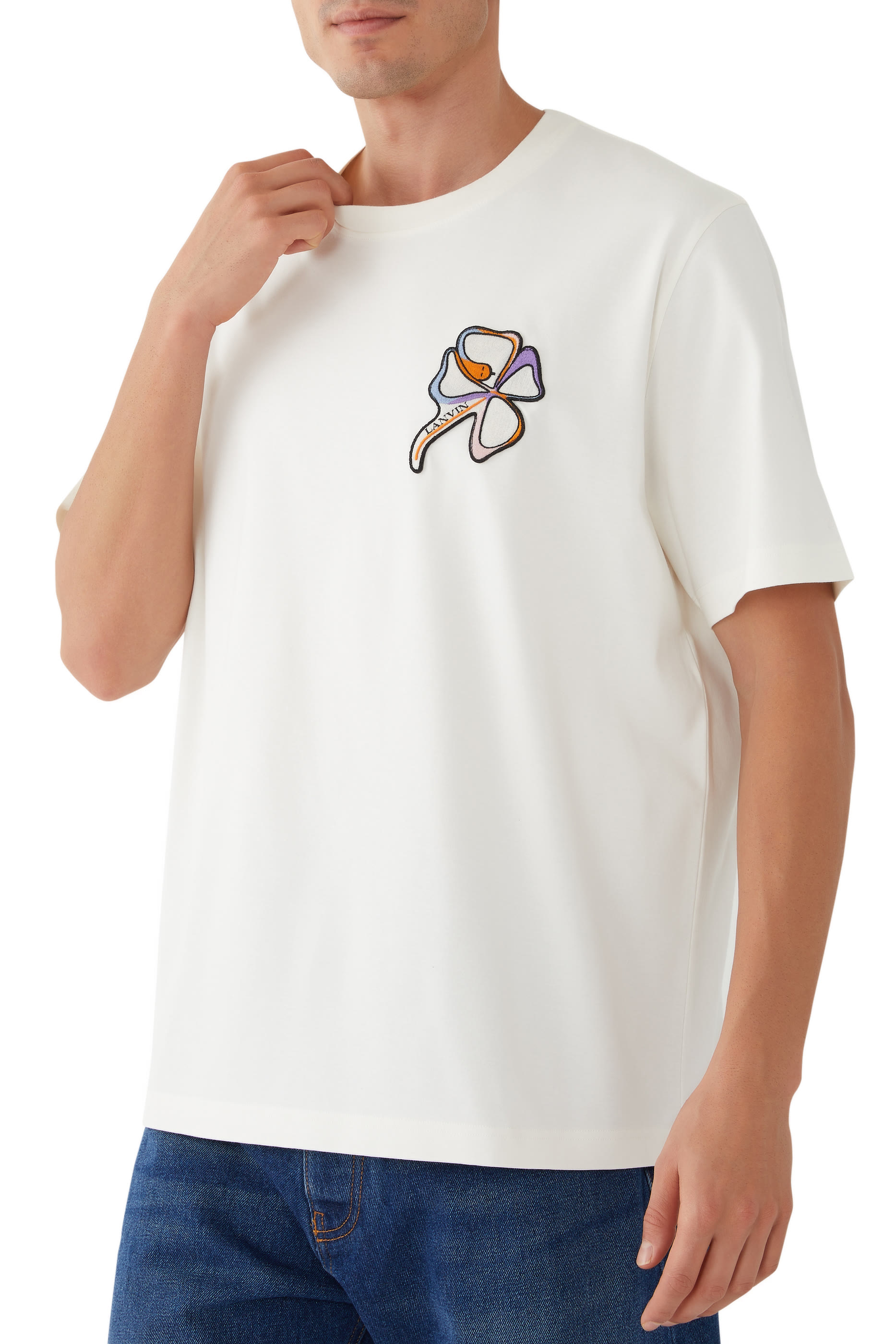 تيشيرت برقعة ثعبان بنمط برسيم بأربع أوراق