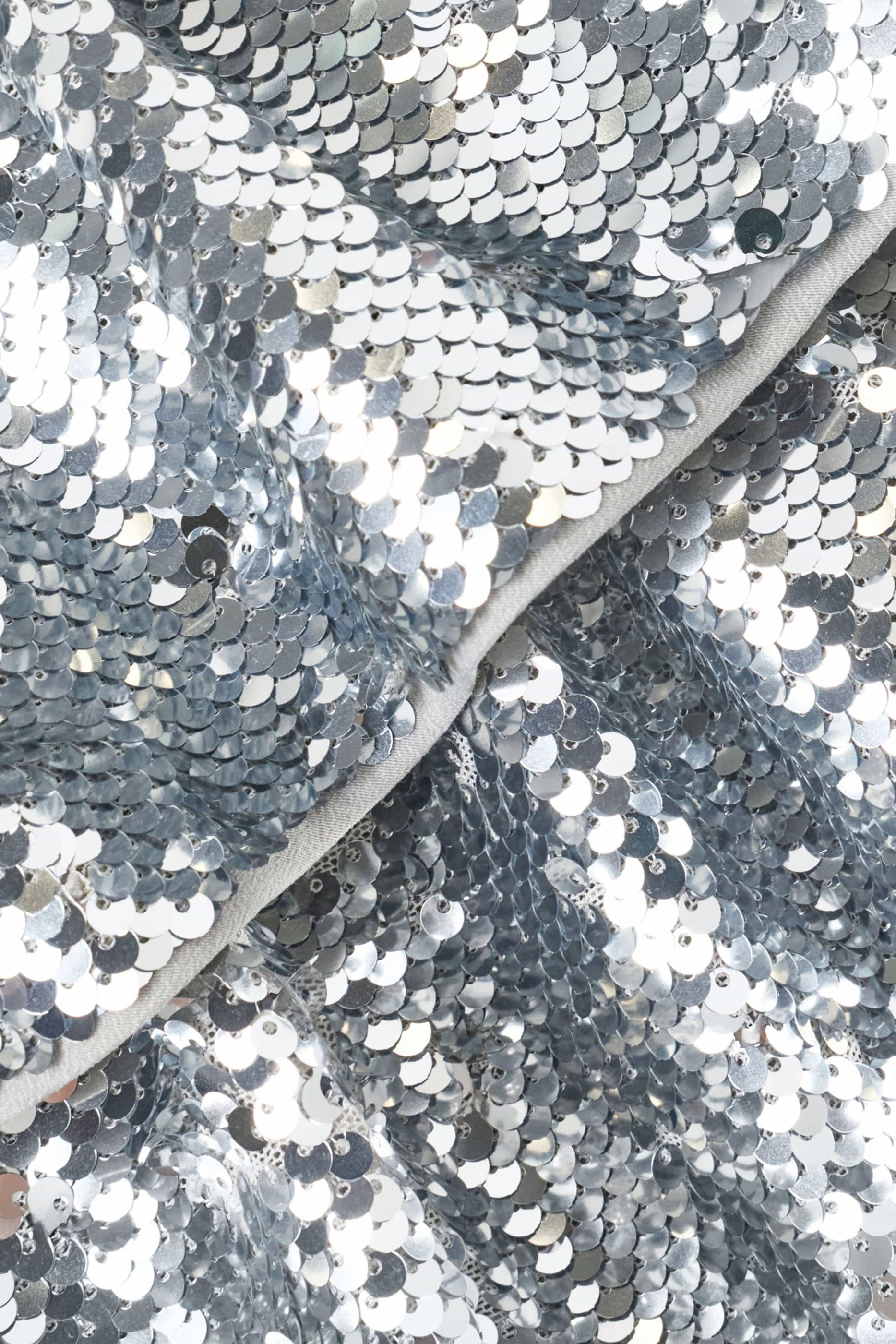 تنورة بطيات مزينة بترتر للأطفال