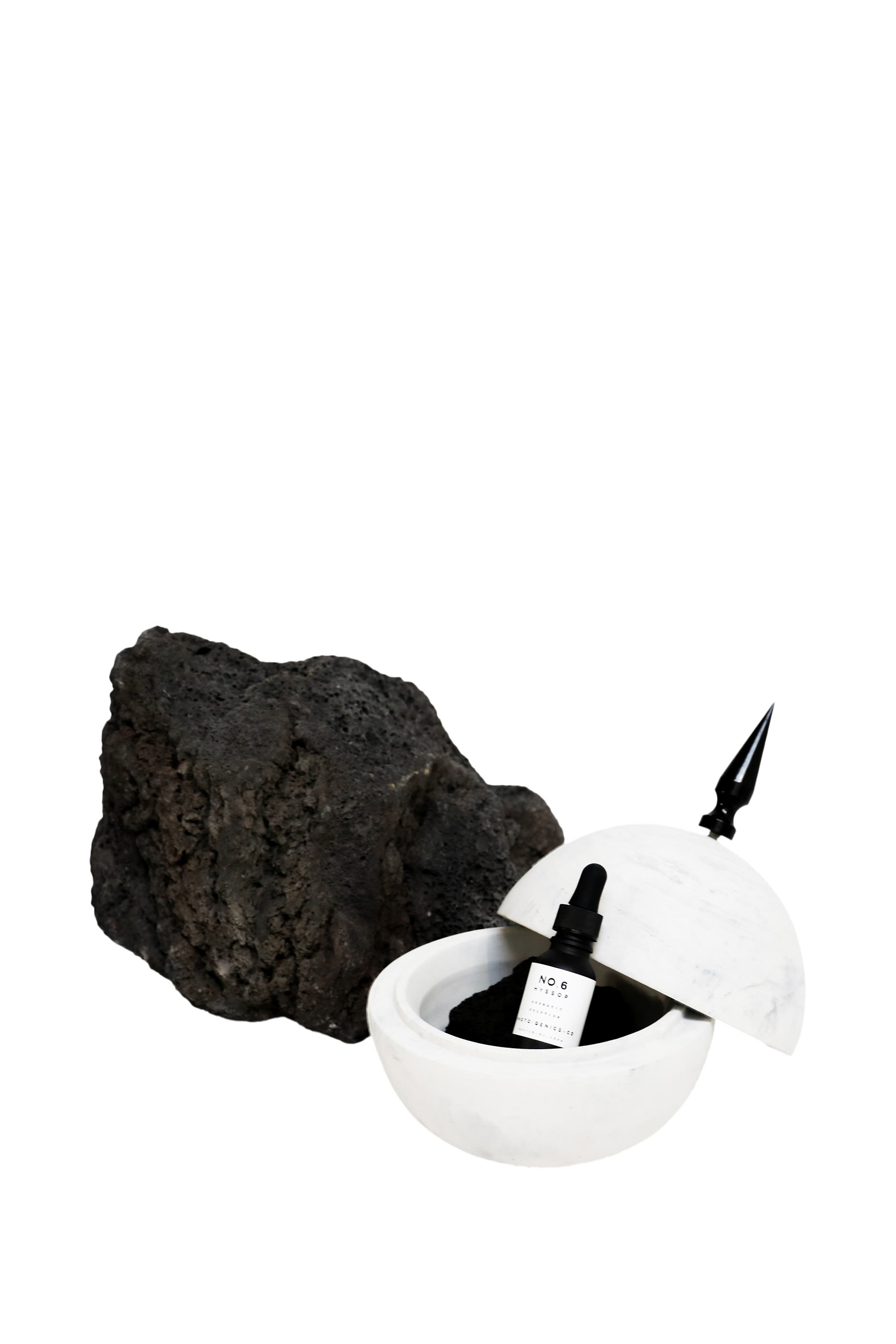 موزع عطر رقم 6 هيسوب في وعاء مقبب خرساني