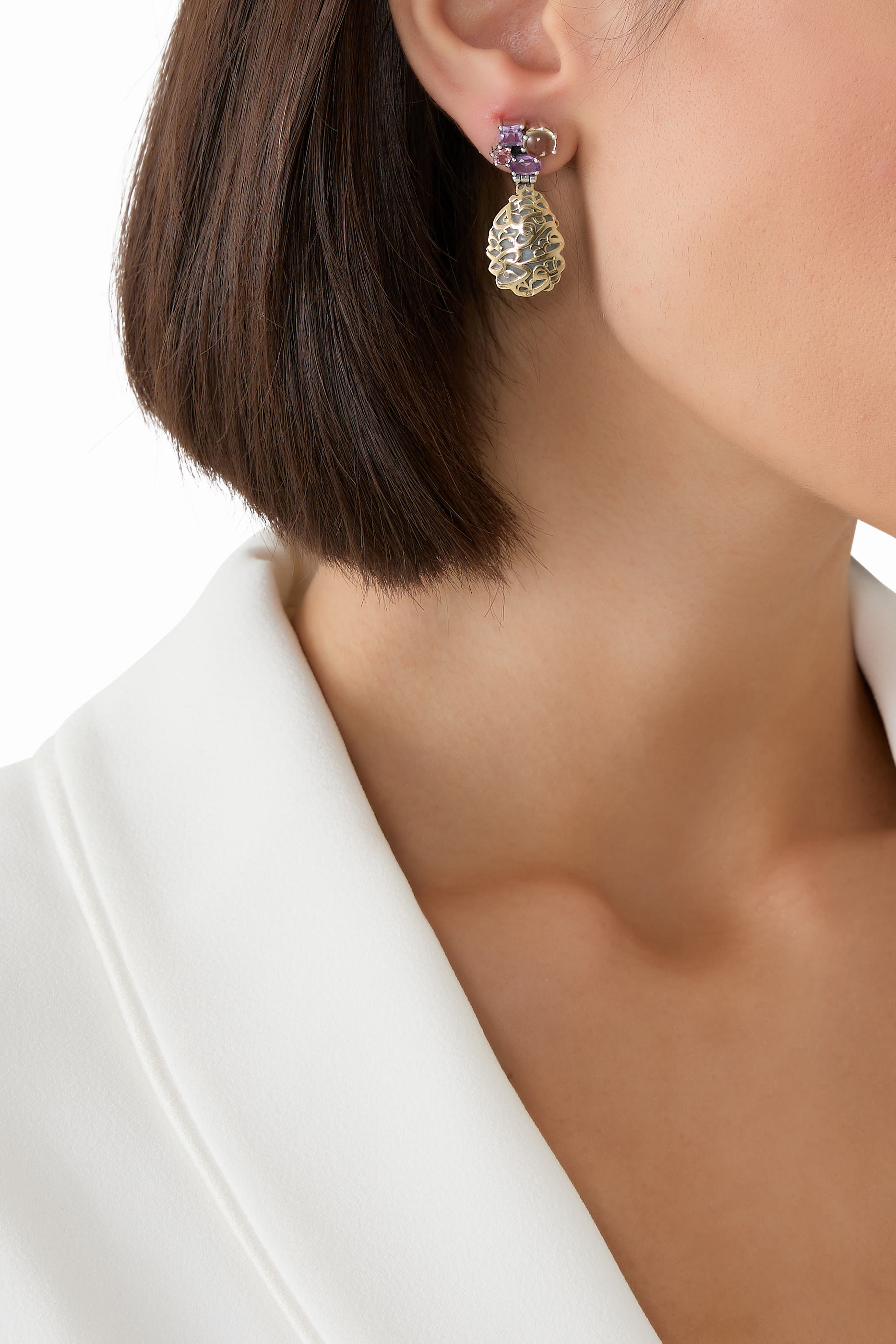 أقراط النور متدلية مزينة بالسترين والجمشت، ذهب أصفر عيار 18 وفضة إسترلينية