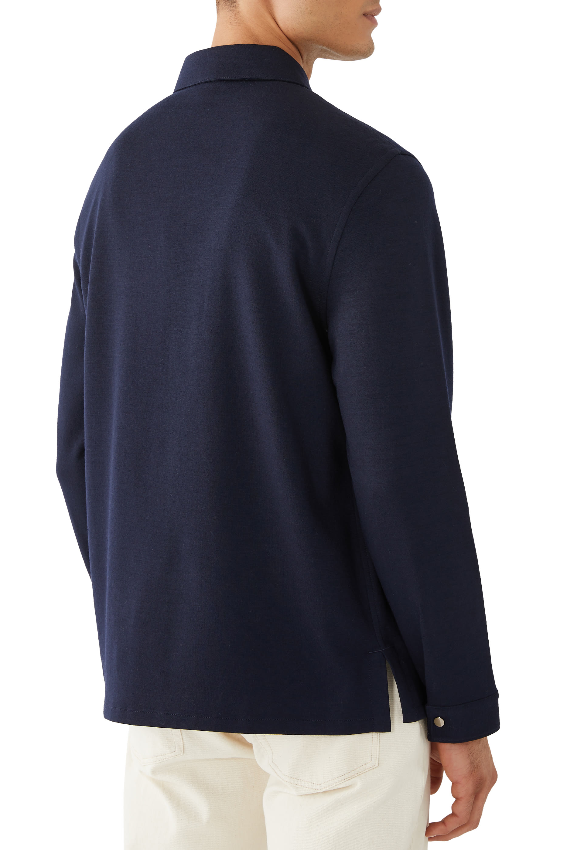 قميص بأكمام طويلة