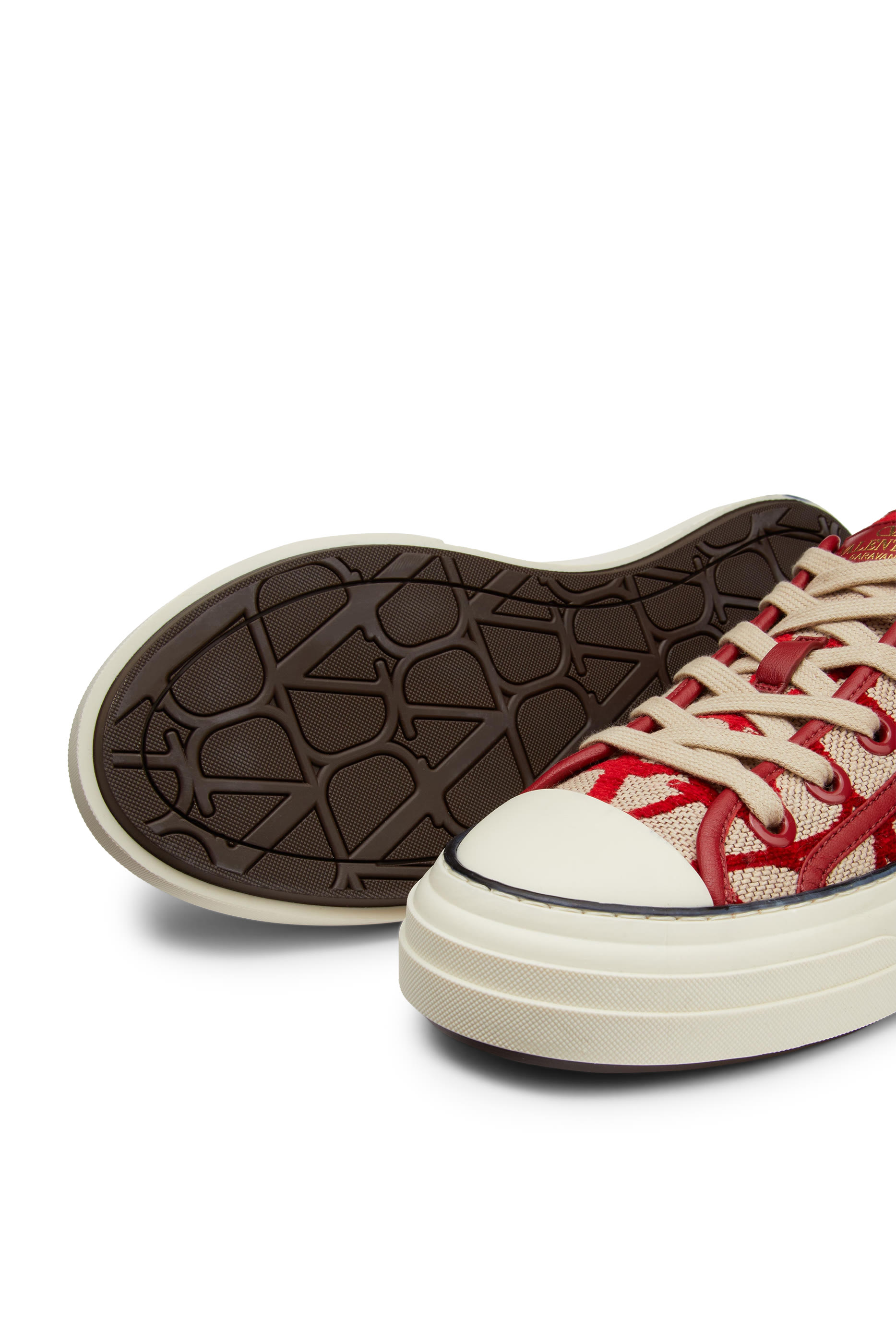 سنيكرز فالنتينو غارافاني توتالوب توال ايكونوغراف