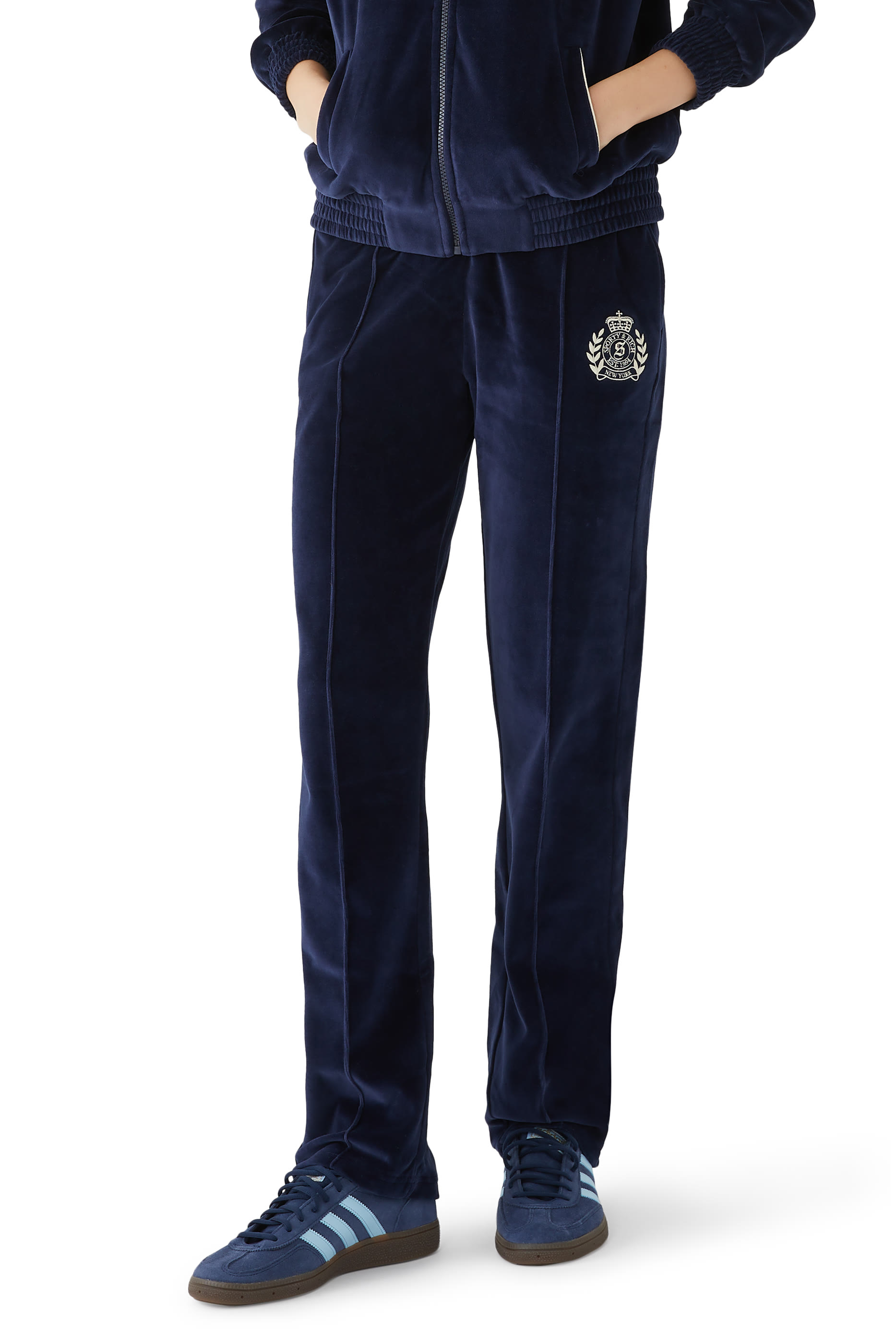 سنيكرز هاندبول من مجموعة سبيزيال