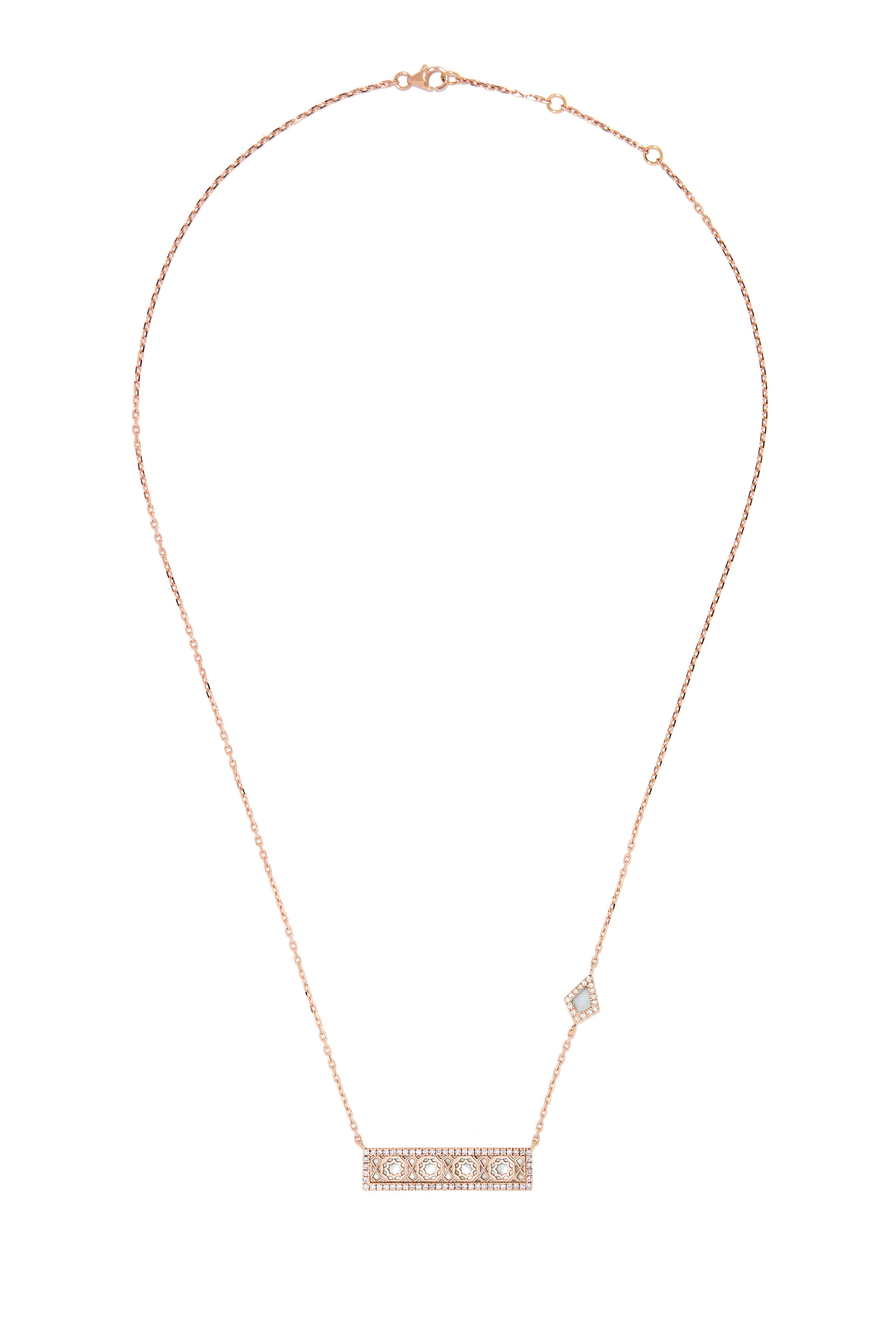 قلادة عود تراث مرصعة بعرق الؤلؤ والماس، ذهب وردي عيار 18