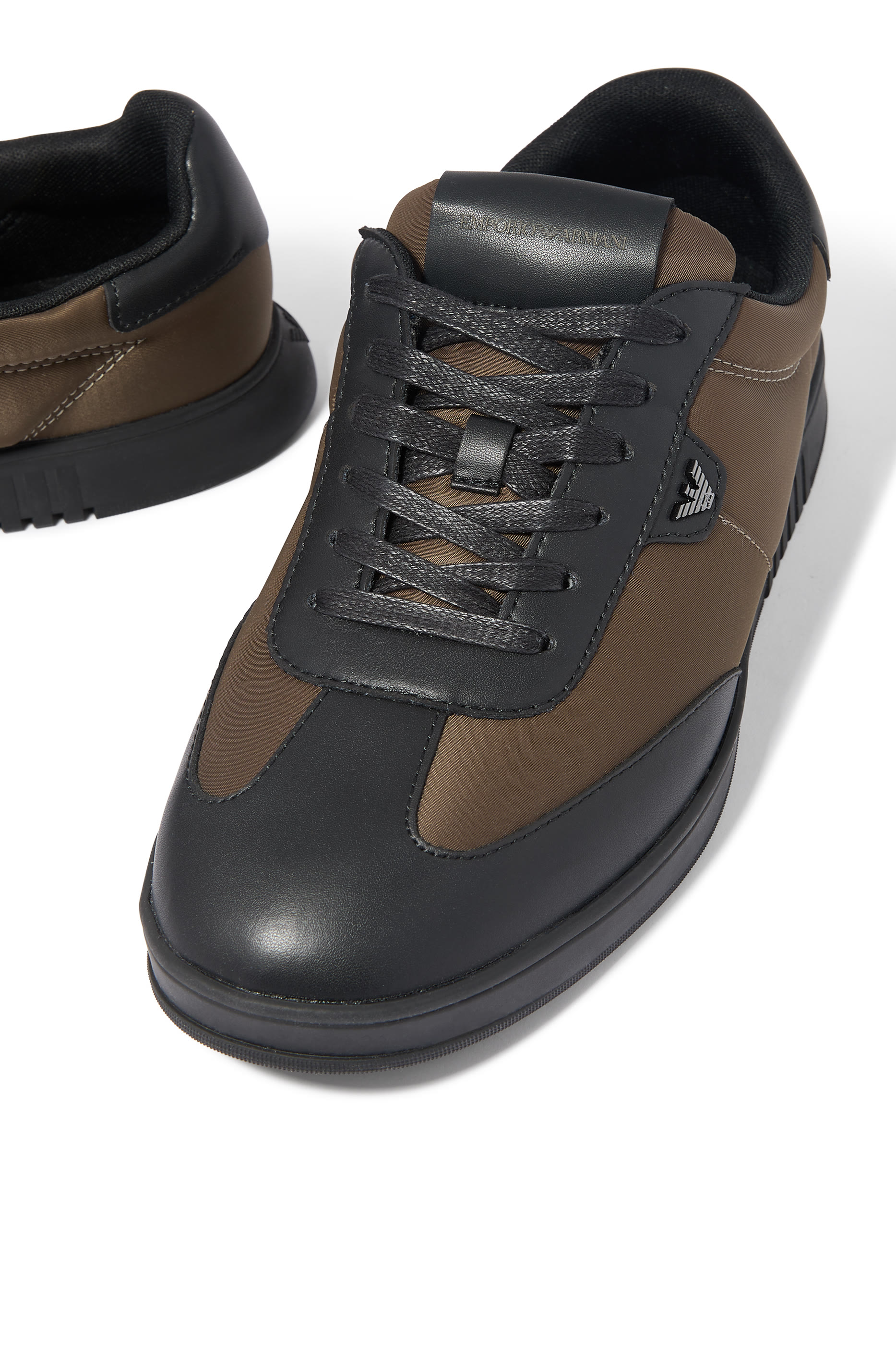 سنيكرز بشعار الماركة