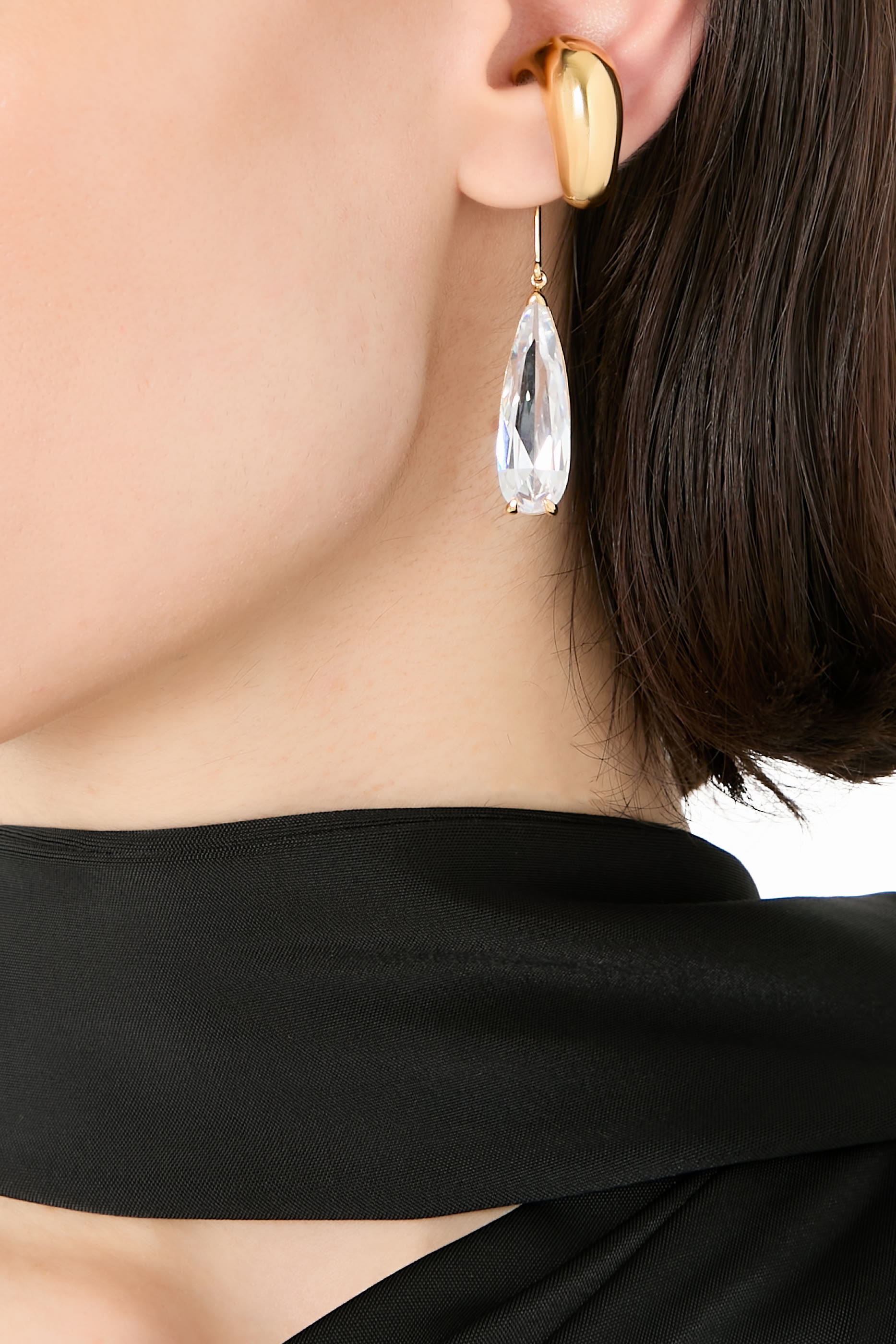 قرط كلير بحلية متدلية بتصميم دمعة مرصعة بأحجار زركونيا، ذهب مطلي بفضة استرلينية عيار 925