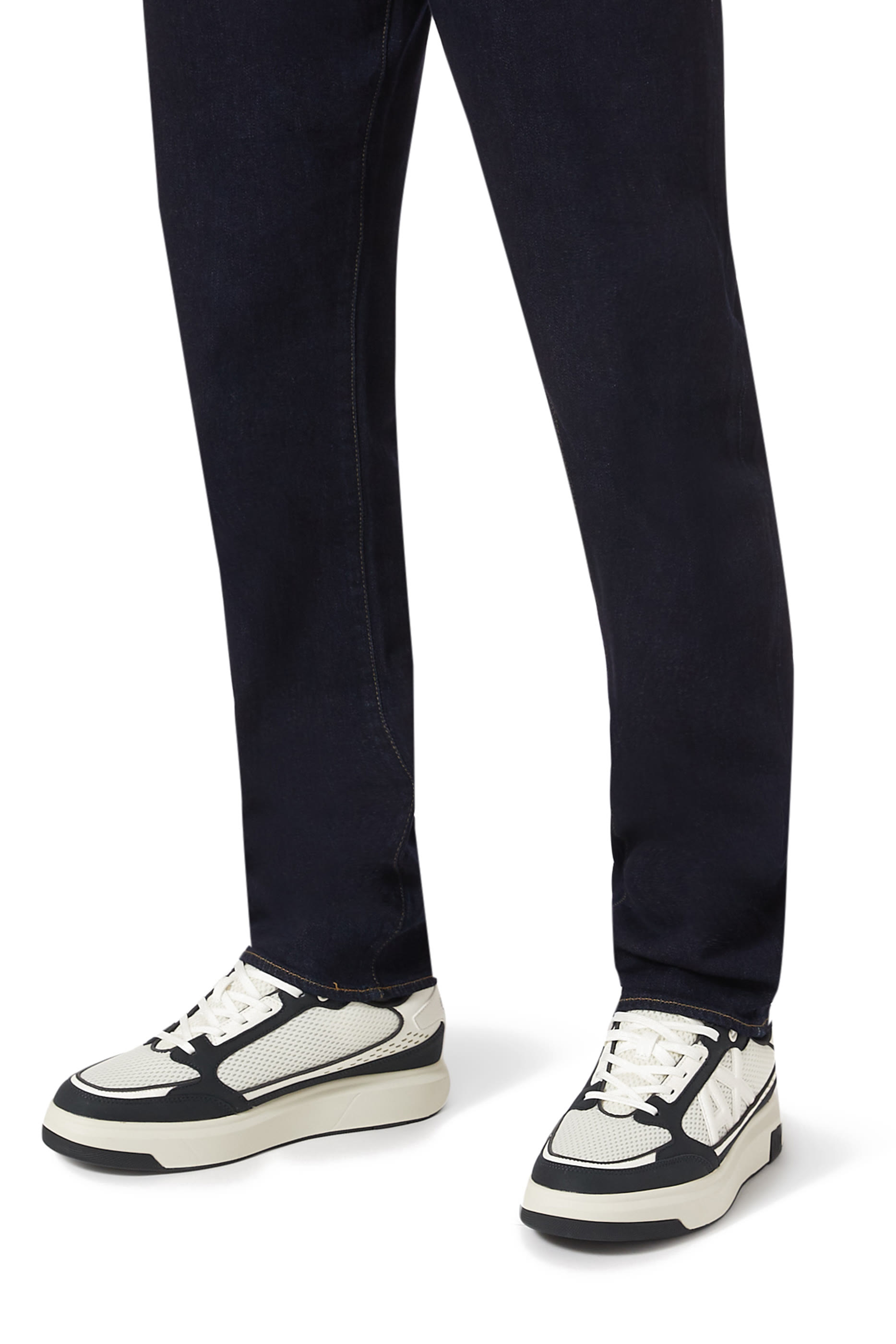 سنيكرز قماش شبكي بشعار الماركة