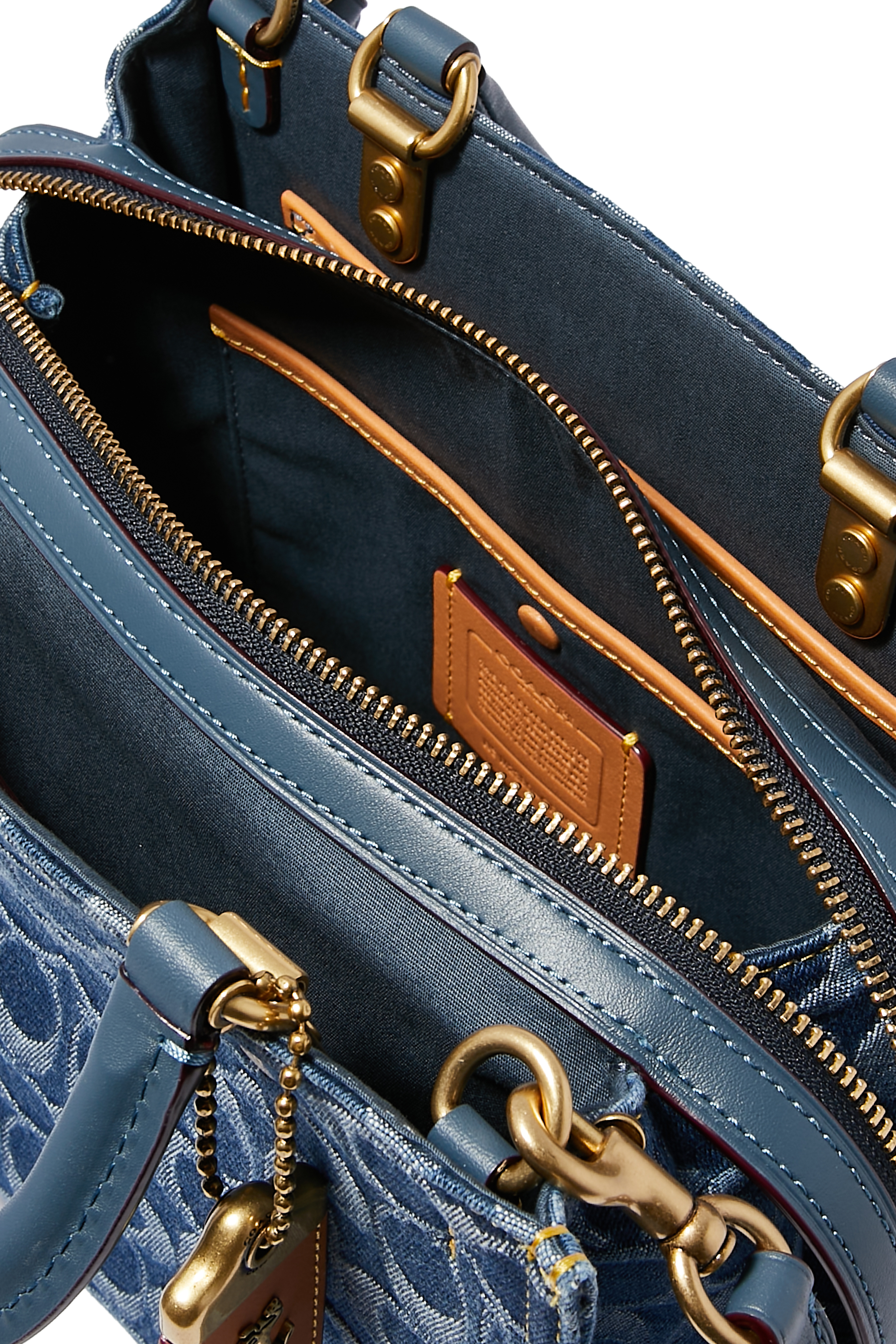 حقيبة روج 25 دنيم بشعار الماركة