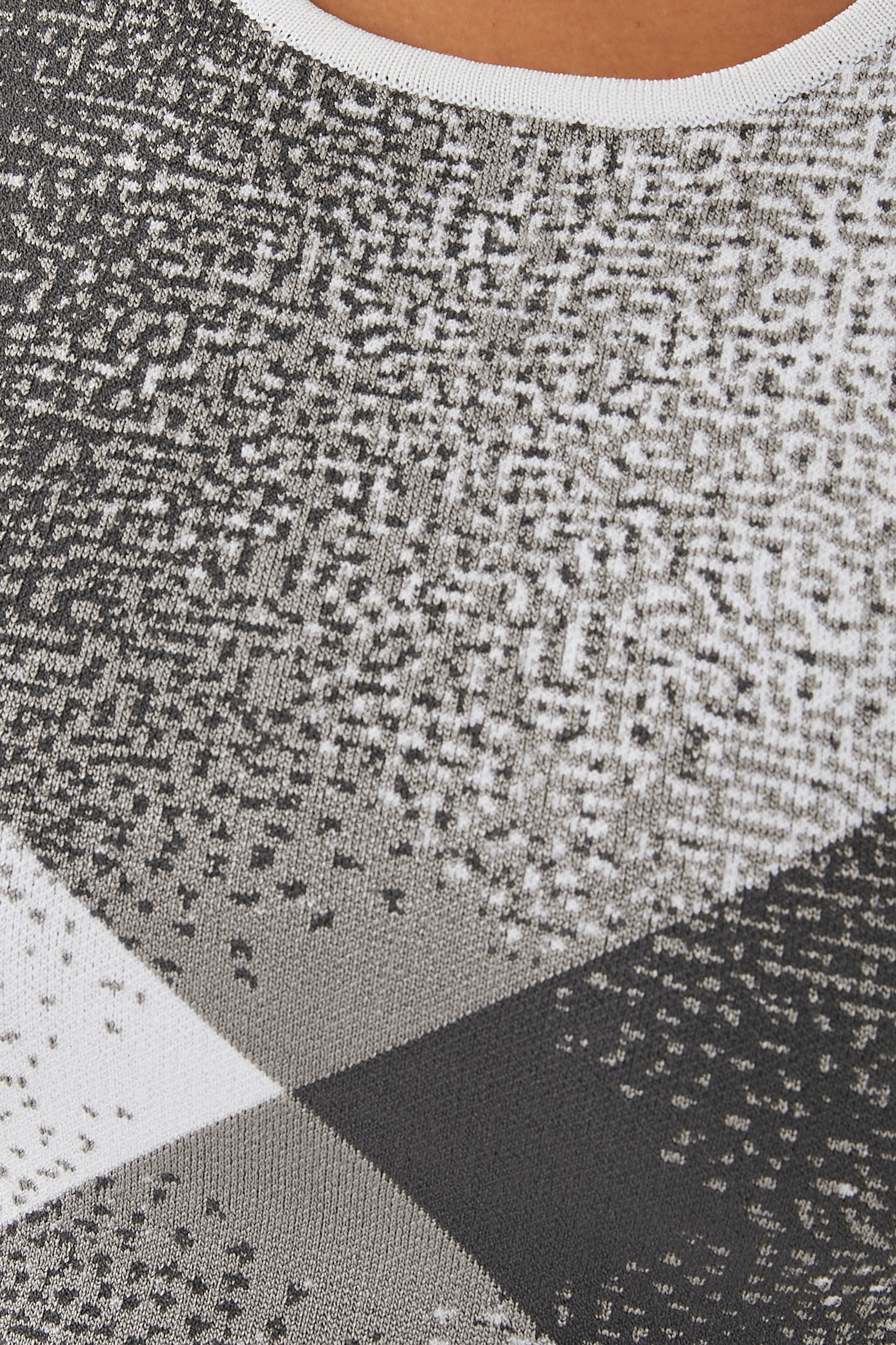 بلوزة جود قصيرة بنقشة مربعات