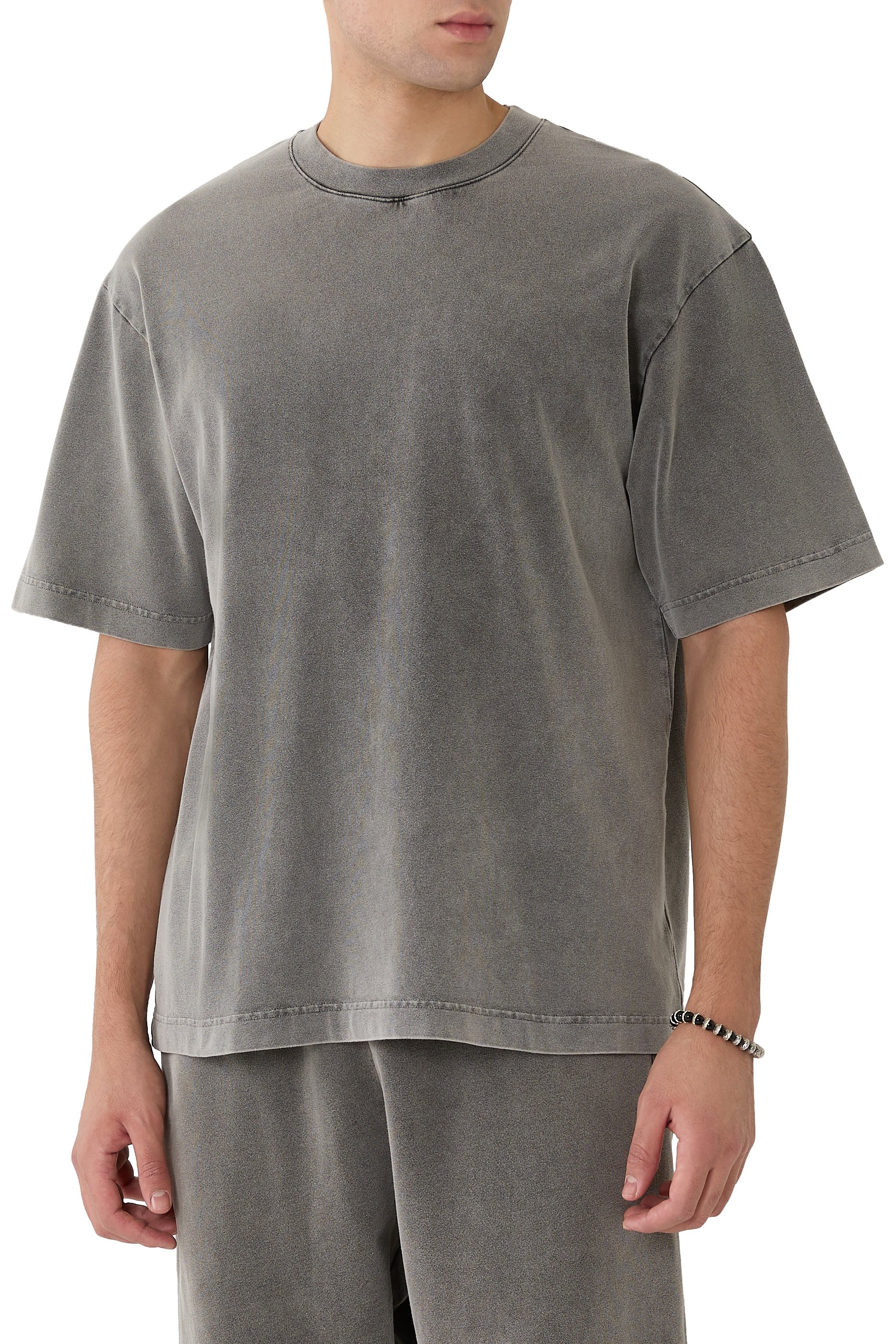 تيشيرت فينتج بياقة ضيقة