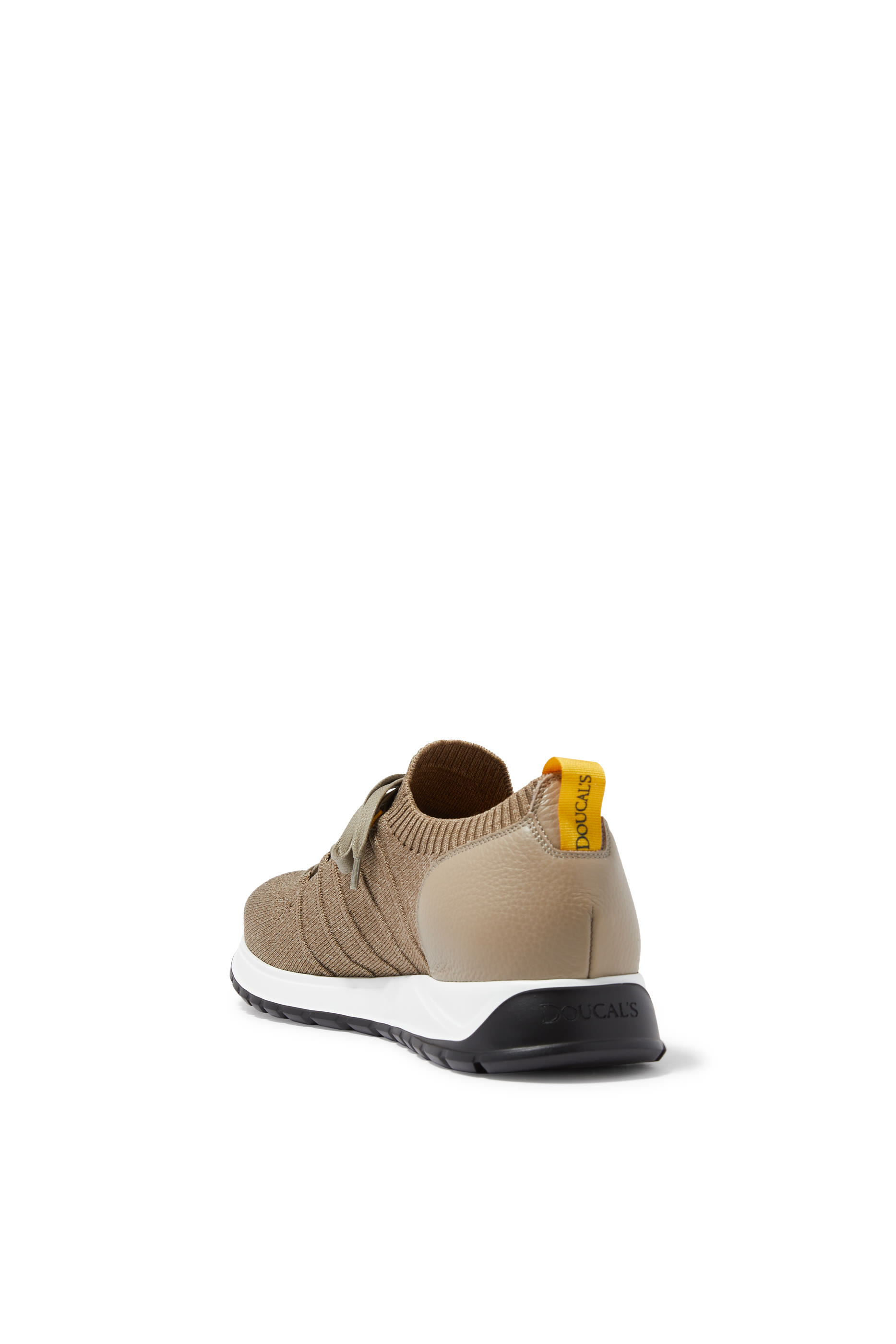 سنيكرز قماش معالج وجلد