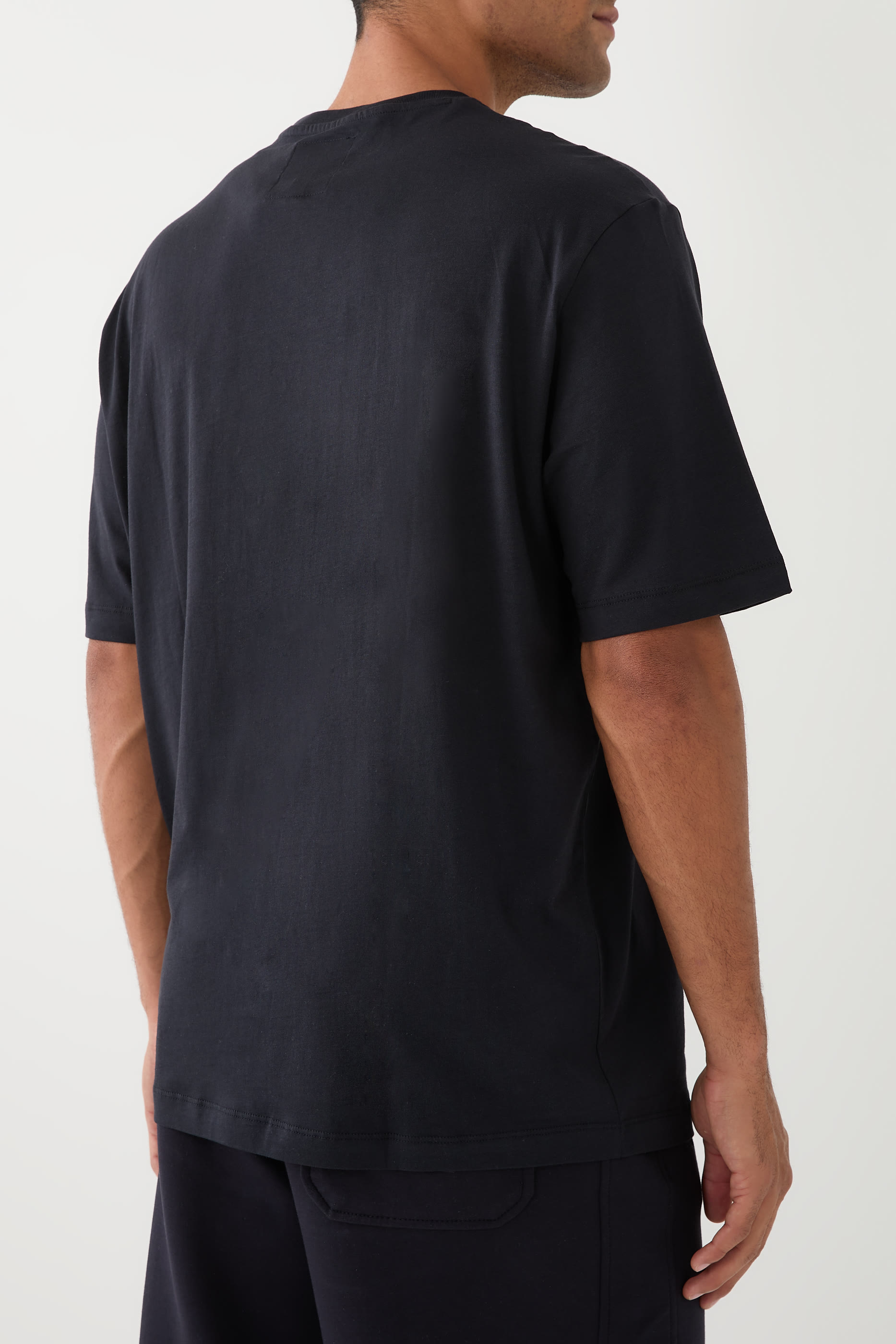 تيشيرت بشعار الماركة