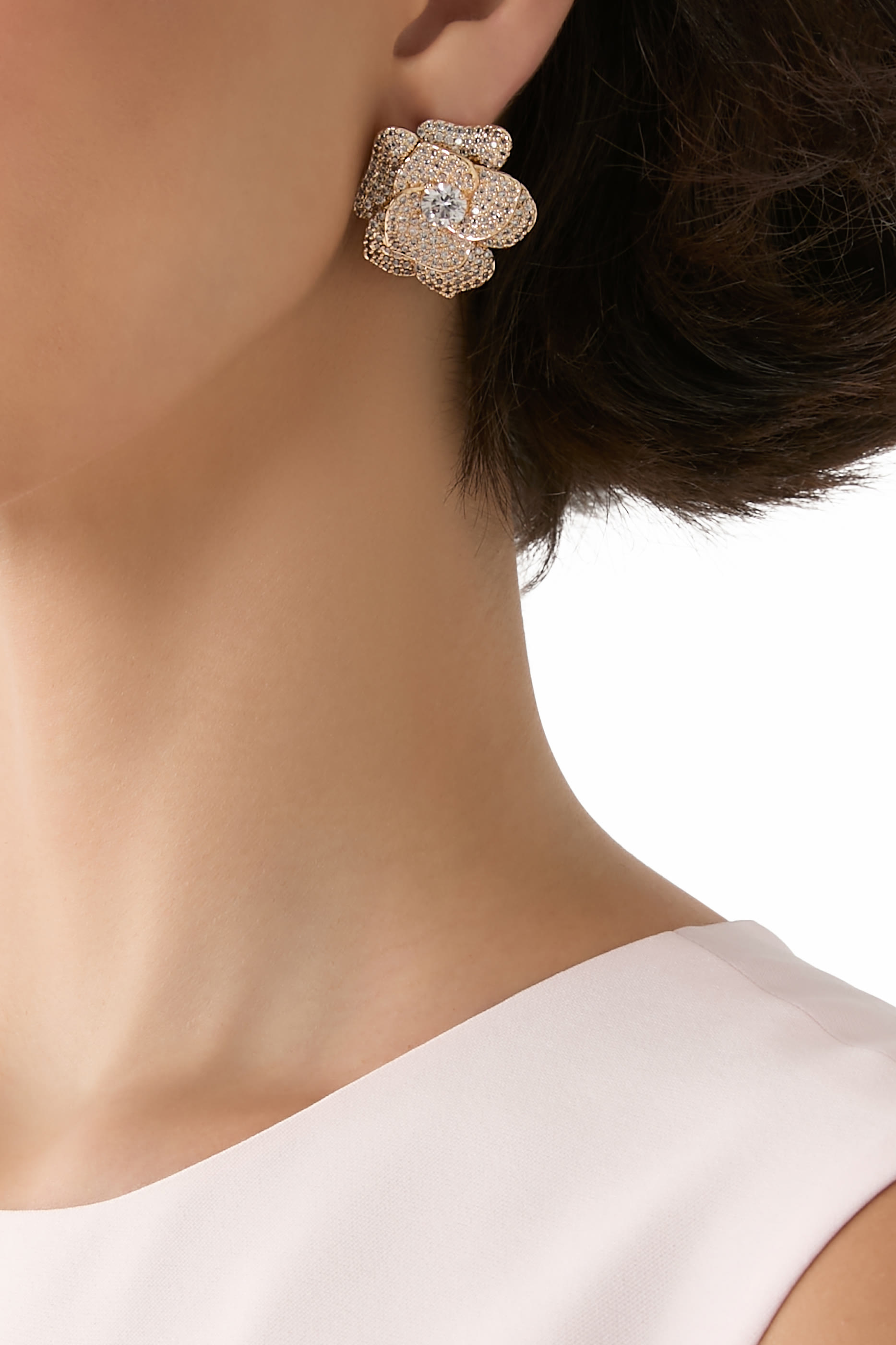 أقراط بتصميم زهور مرصعة بكريستال