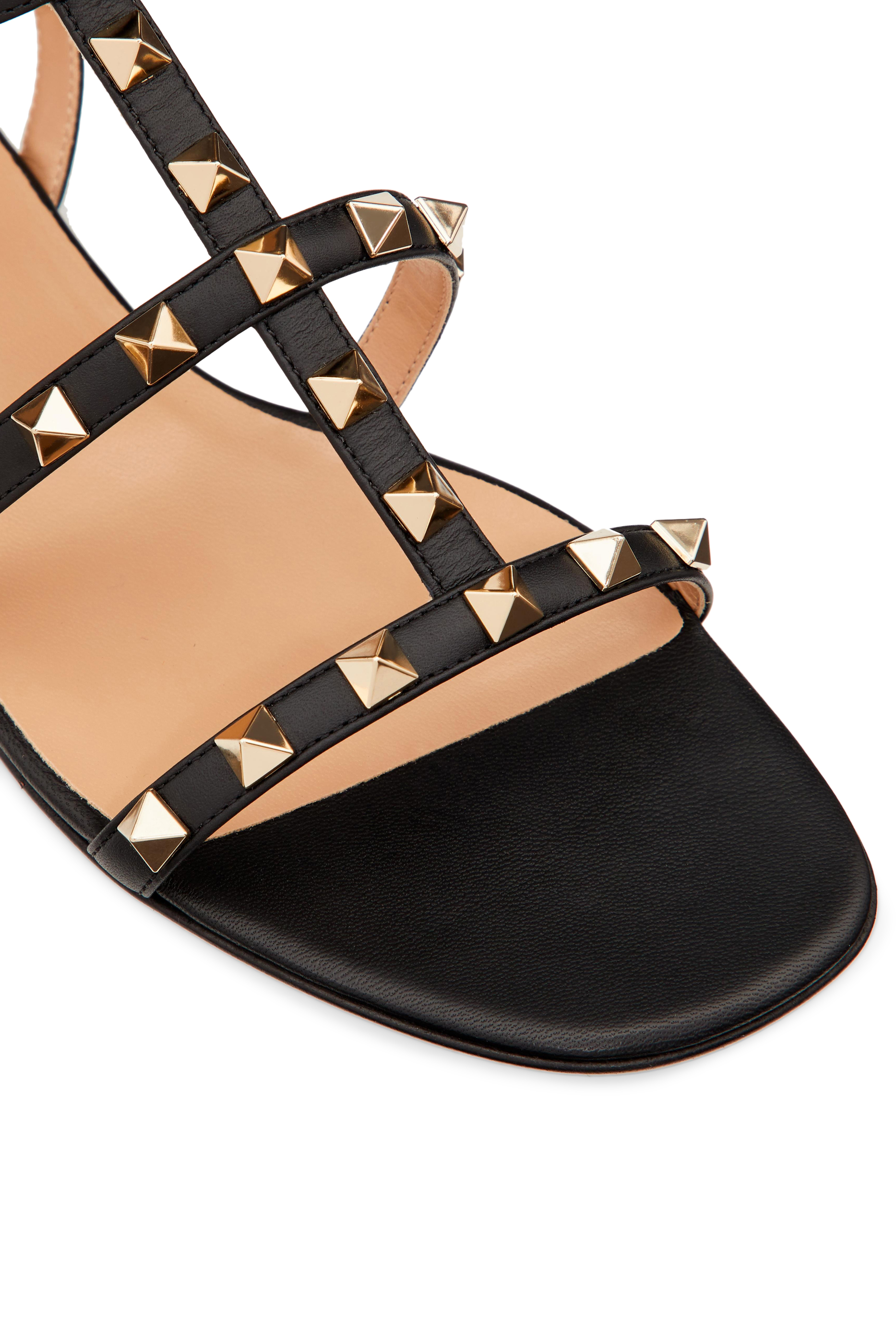 صندل بتصميم جلاديتور مرصع بحلي هرمية