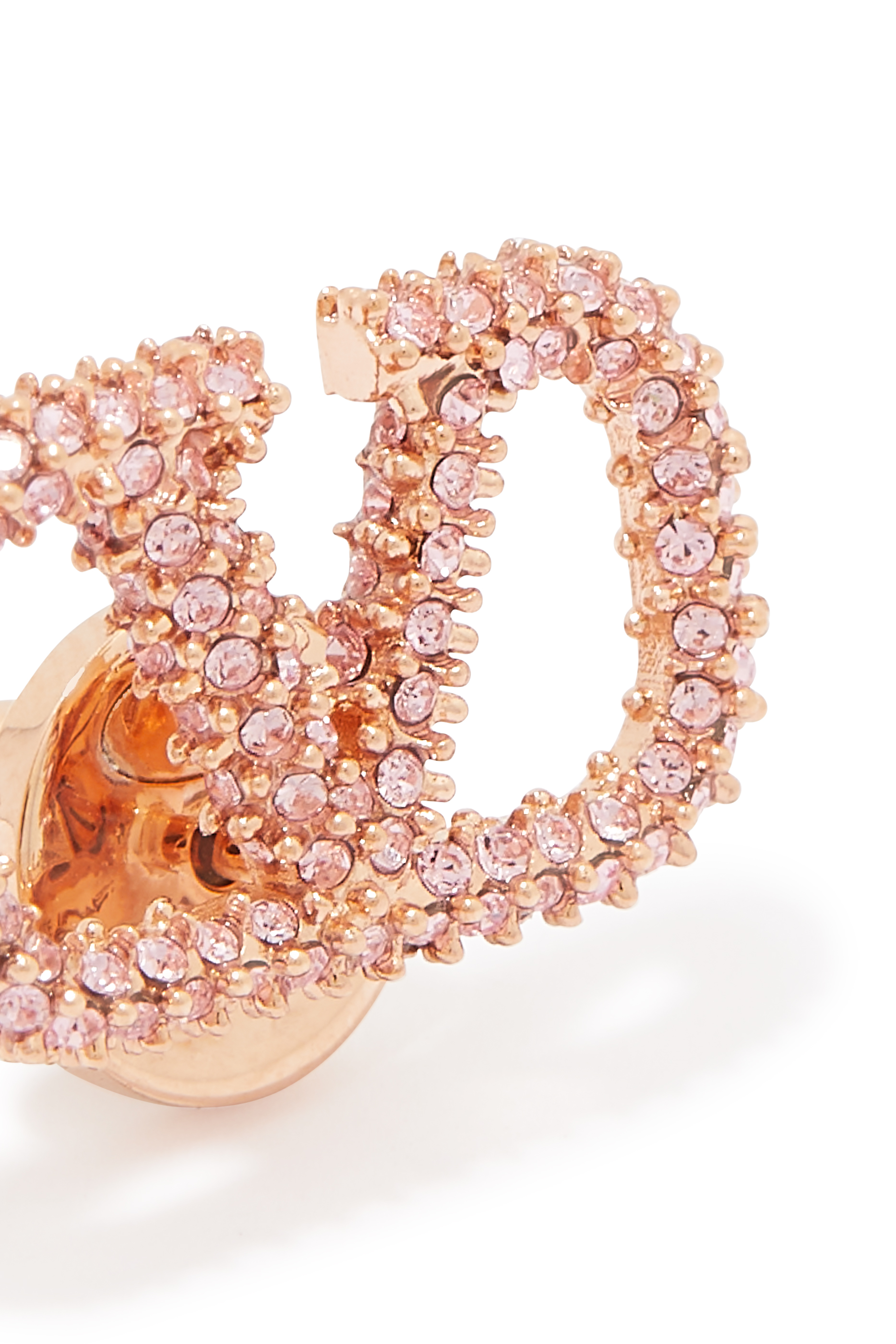 أقراط فالنتينو جارافاني مزينة بحلية شعار الماركة V المميز مرصعة بكريستال سواروفسكي