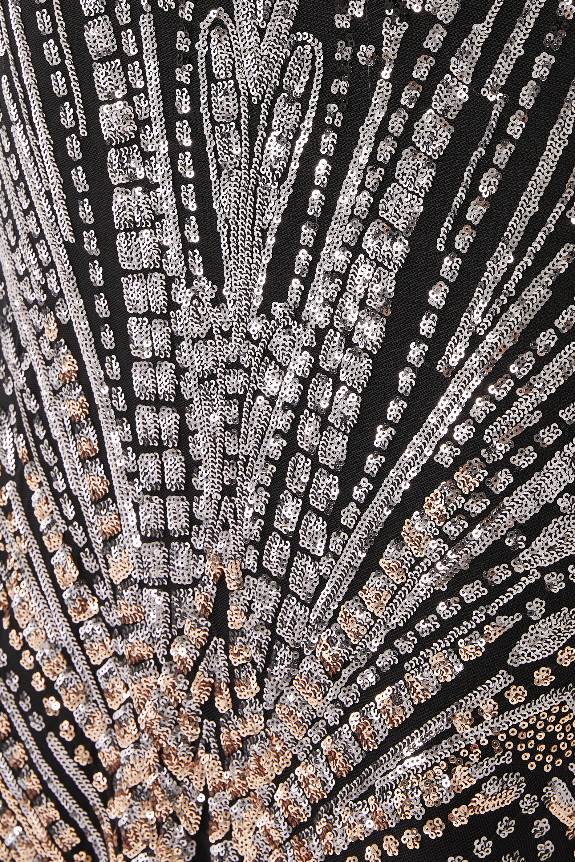 فستان سهرة مرصع بدون حمالات