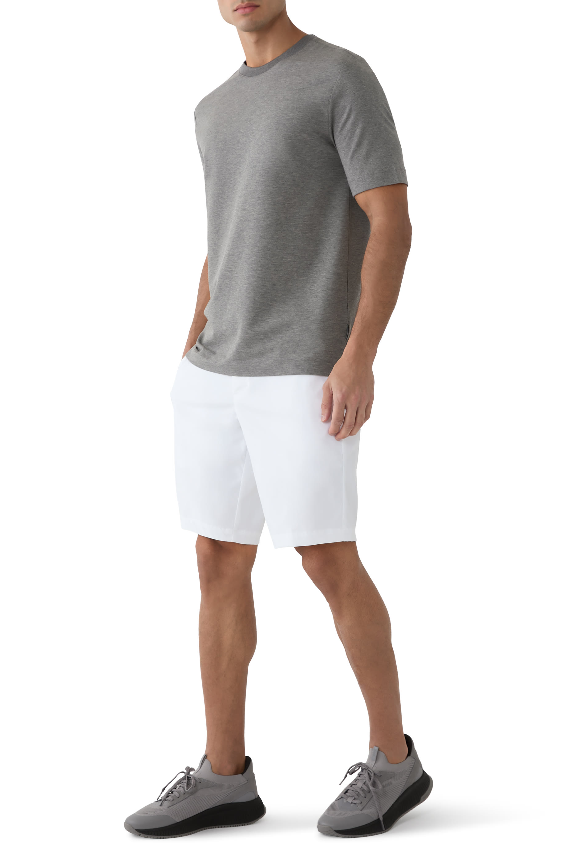 تيشيرت بأكمام قصيرة