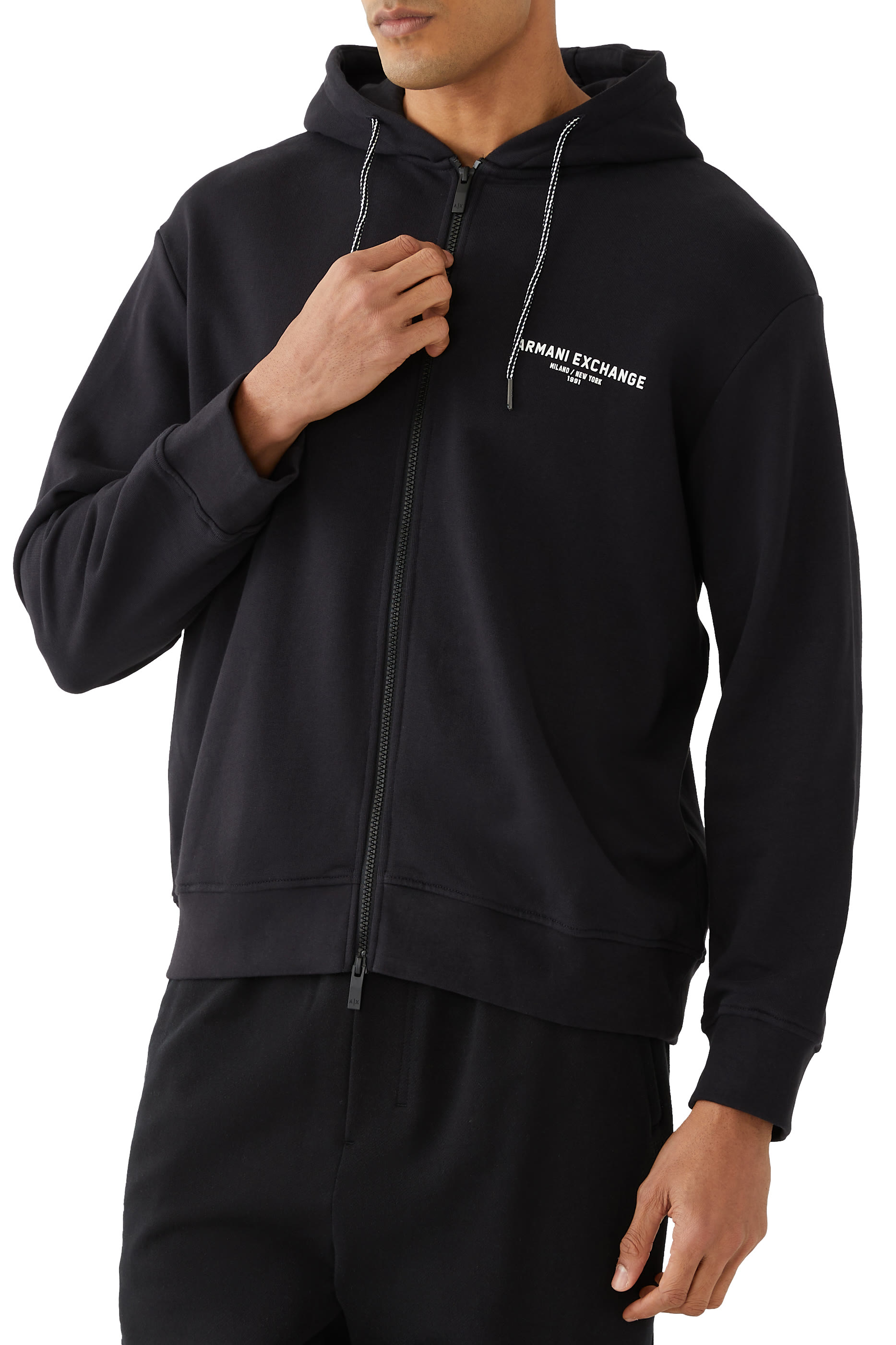 هودي بسحاب مع طبعة ميلانو/نيويورك على الظهر