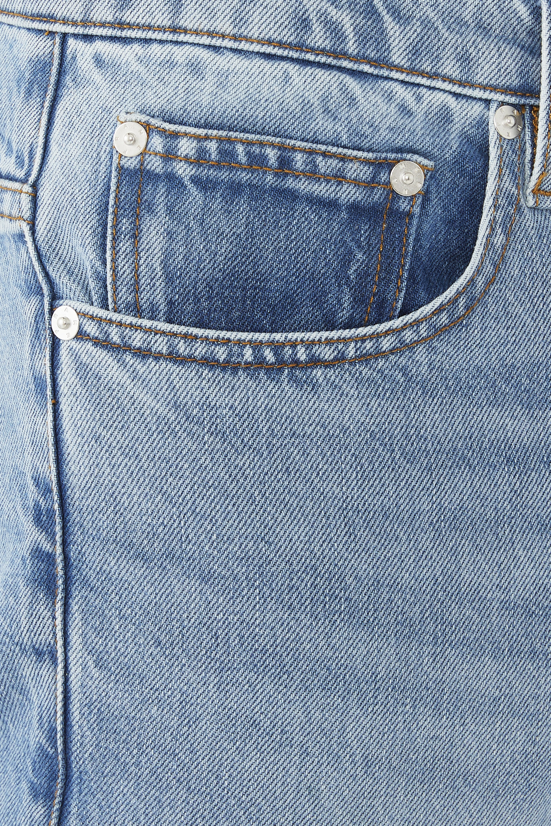 بنطال جينز بقصة ساق مستقيمة