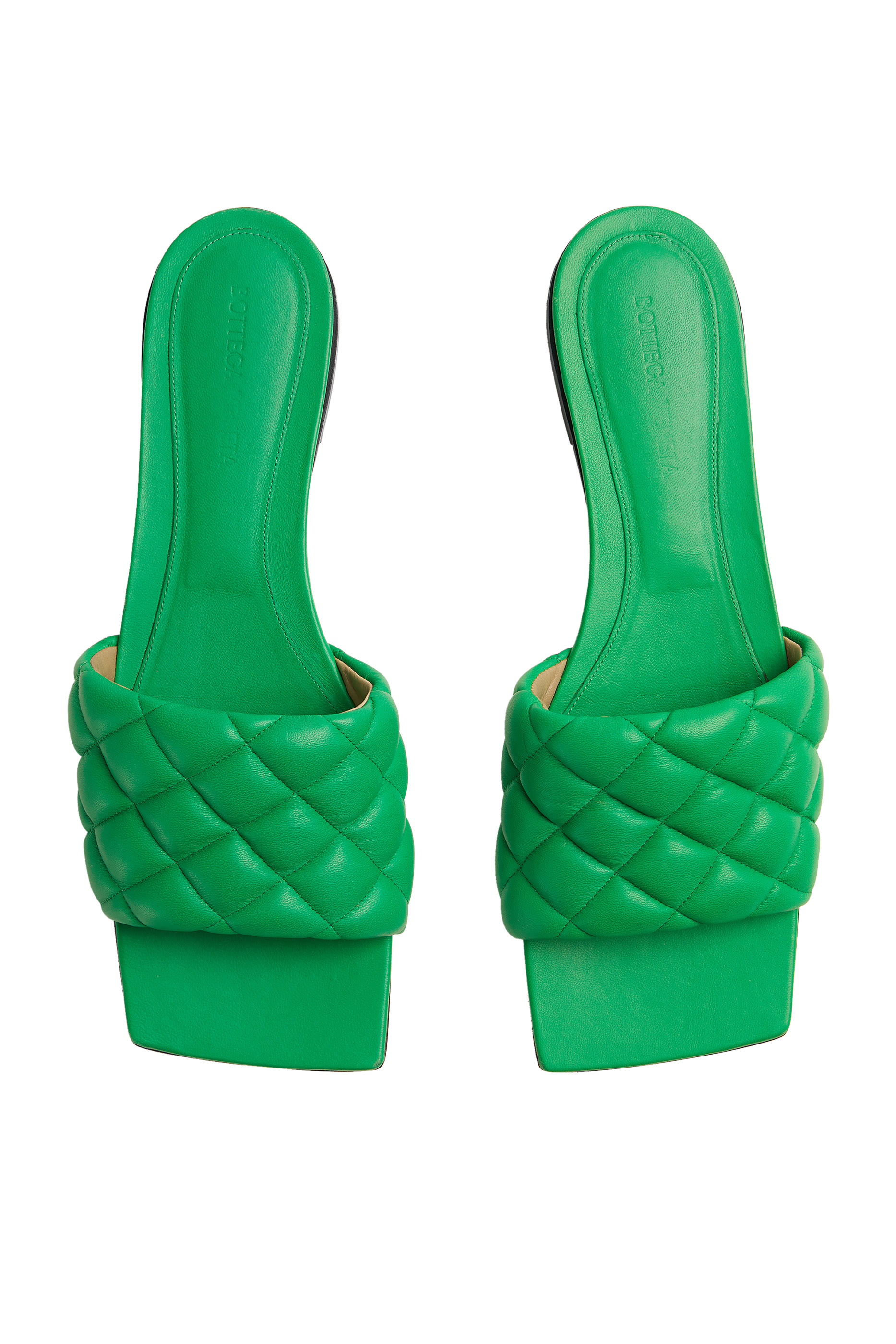 صندل مبطن بكعب مسطح