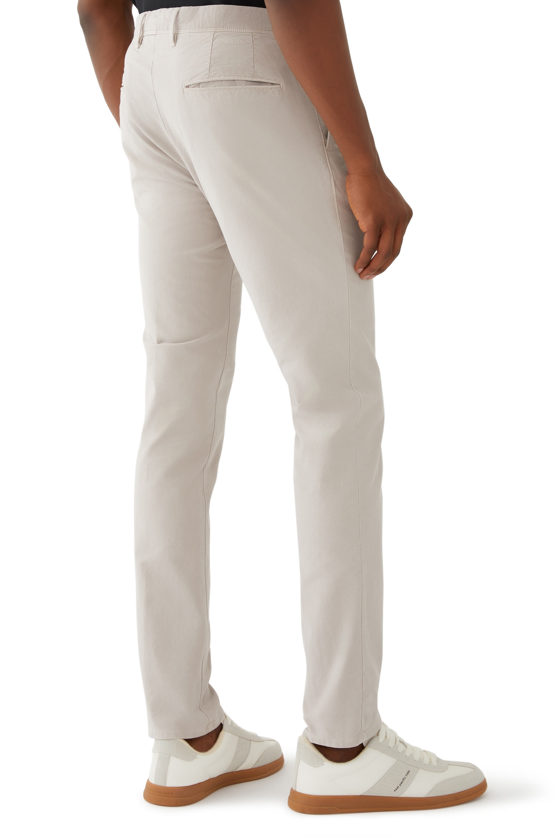 بنطال بقصة ضيقة