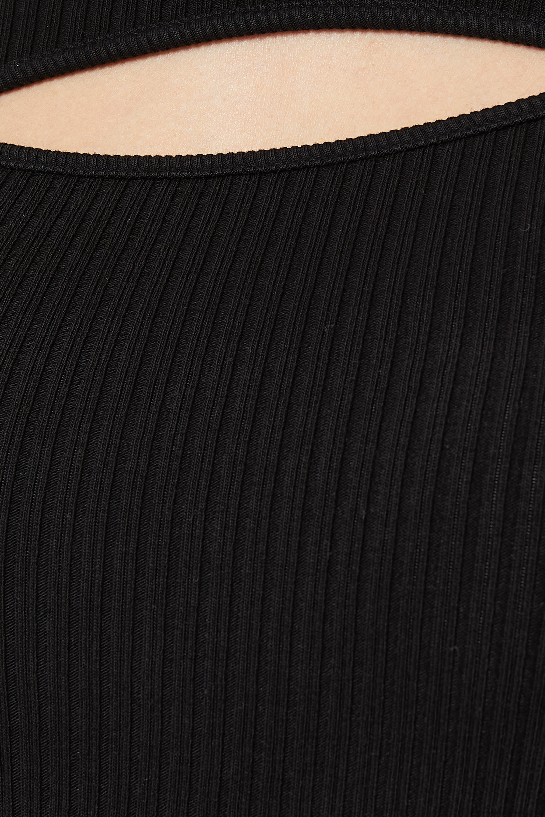 بلوزة ليزا بفتخة وأكمام طويلة