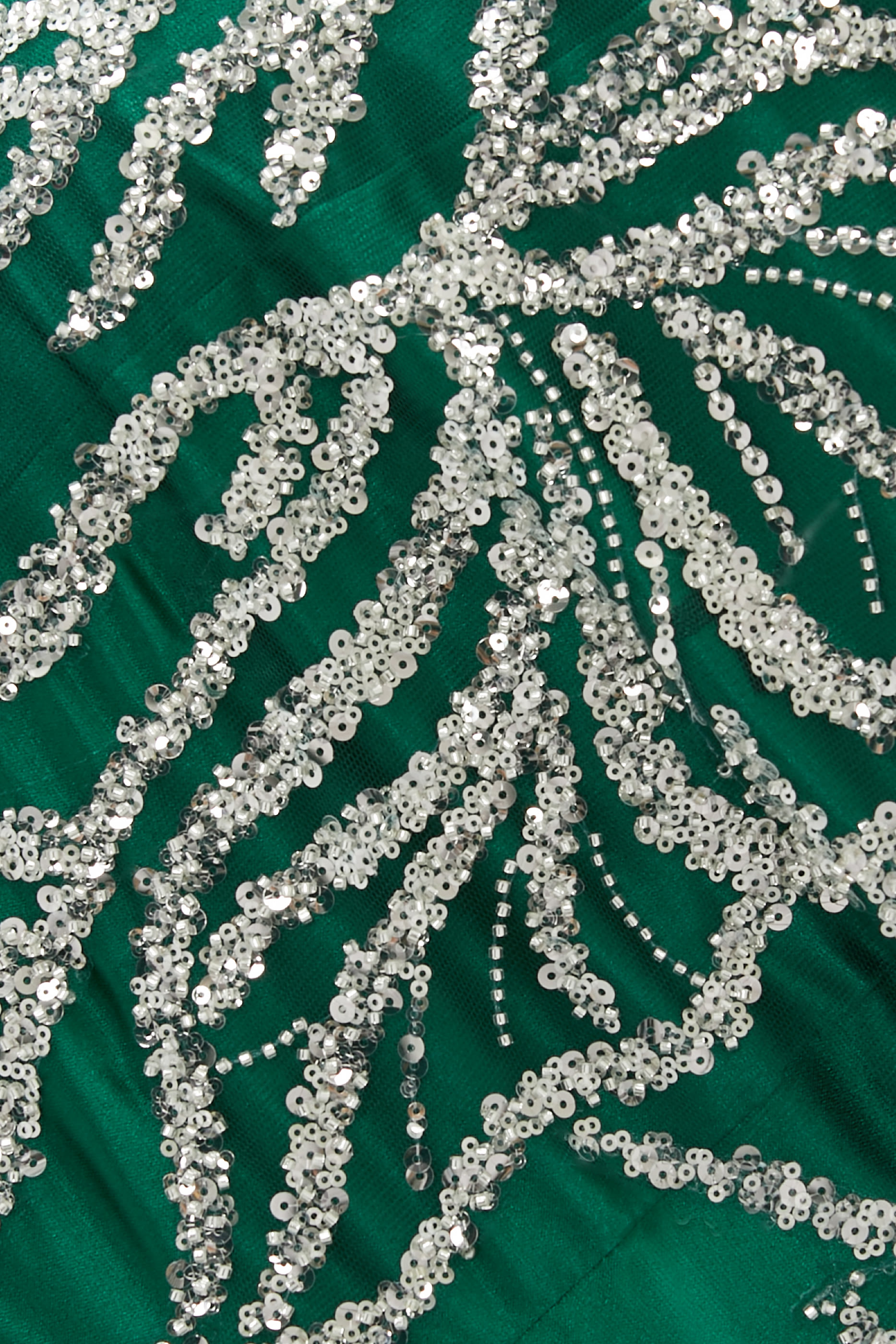 فستان سهرة بأكتاف متساقطة