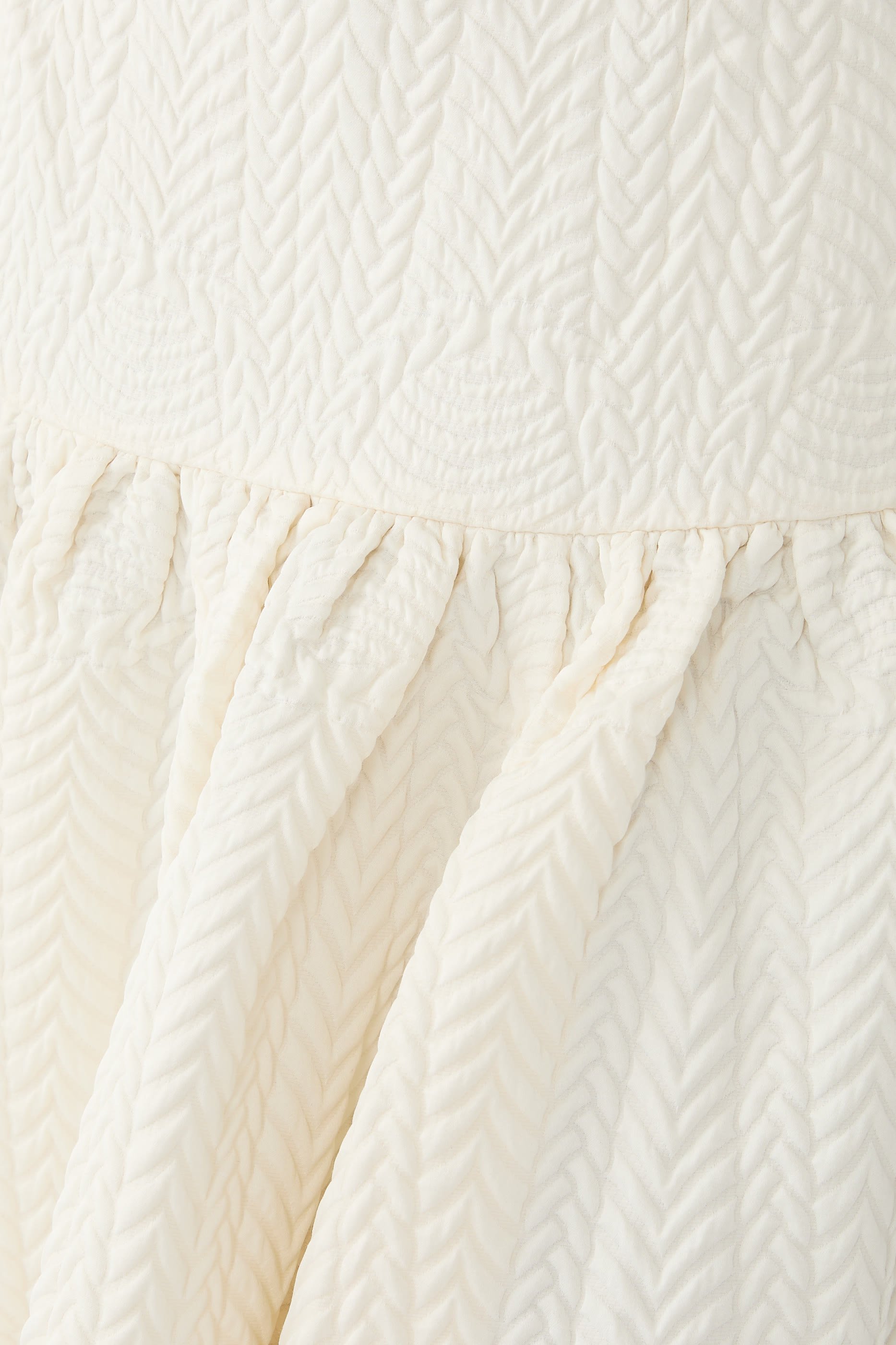 تنورة دينفر جاكار