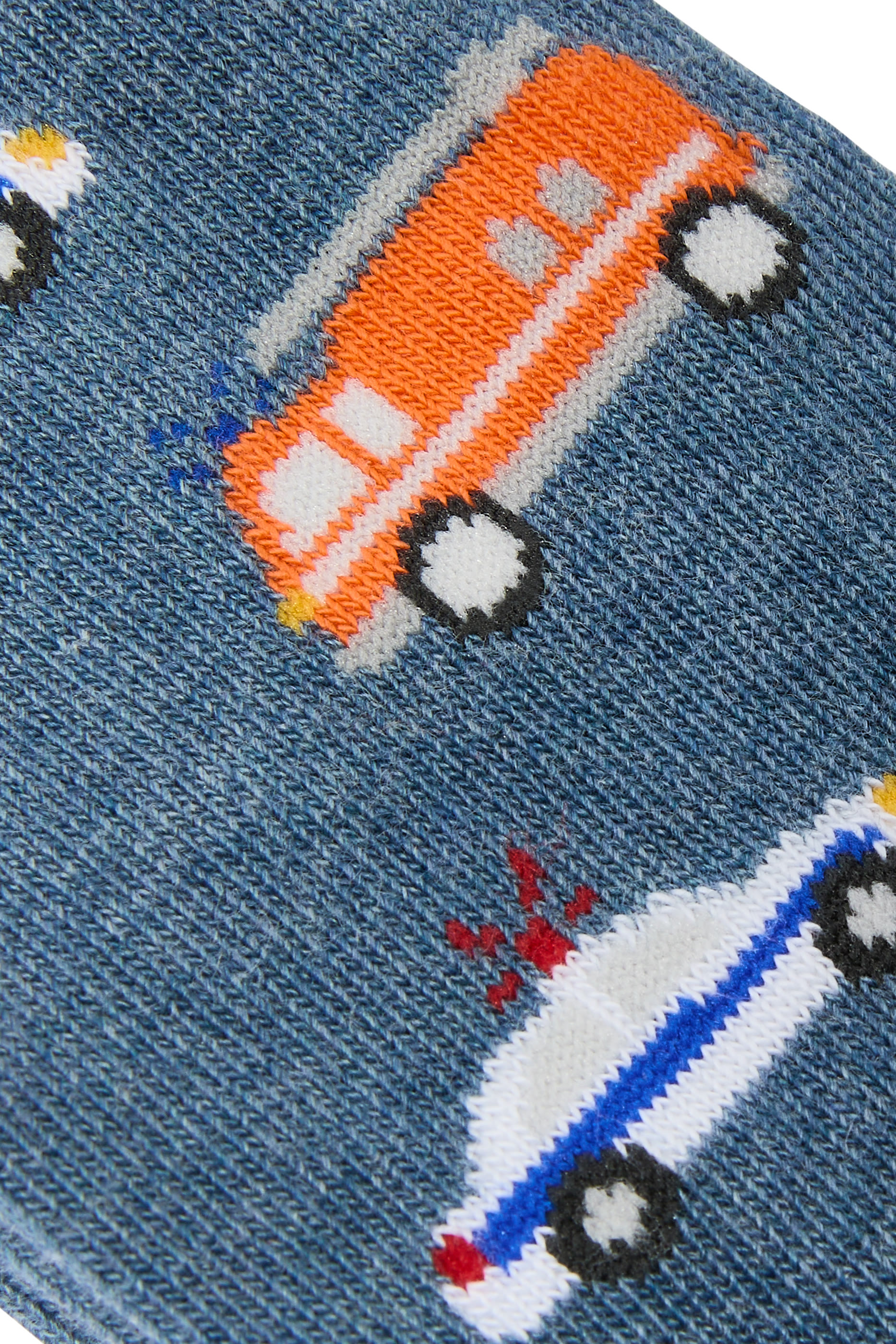 جوارب مزينة بسيارت شرطة وإطفاء للأطفال