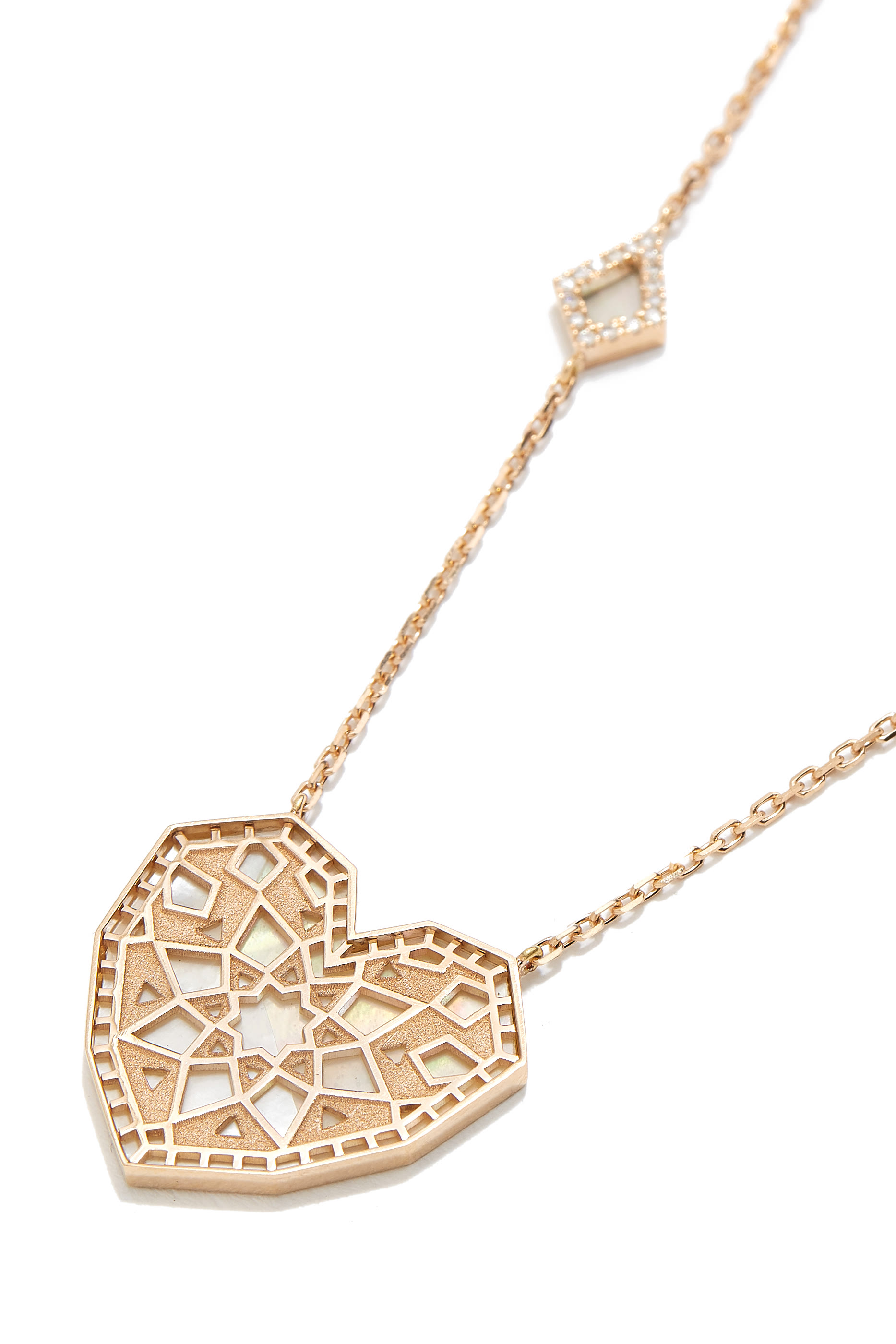 قلادة قلب تراث كبيرة مرصعة بعرق الؤلؤ والماس، ذهب وردي عيار 18