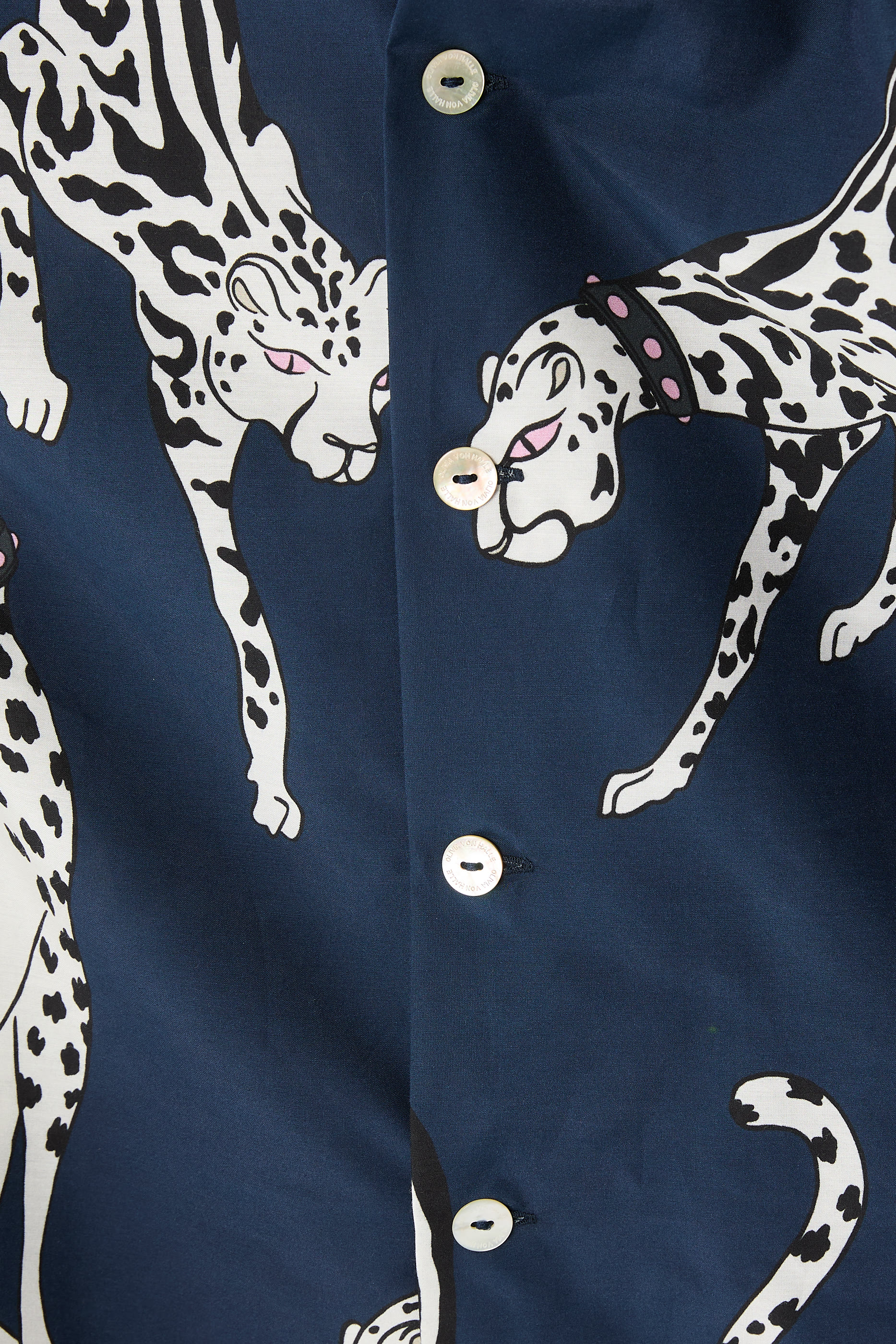 طقم بيجامة إميلي زيغفيلد بنقشة نمر