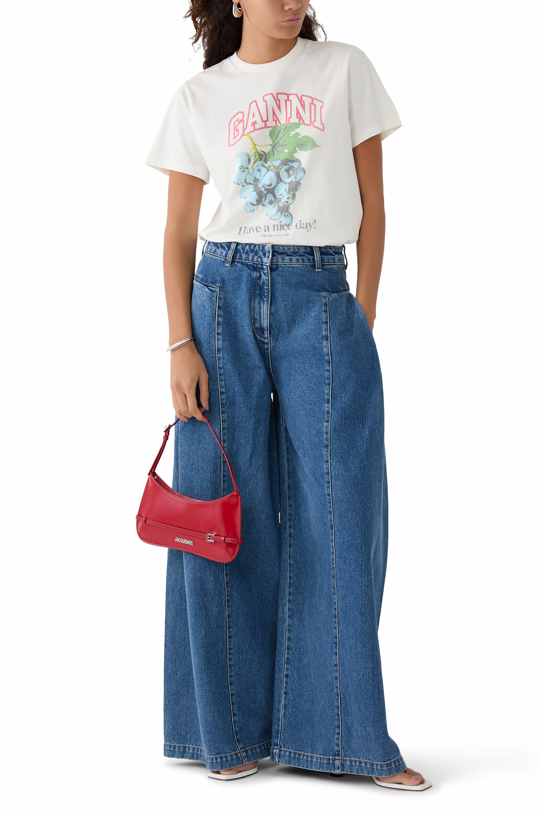 تيشيرت بطبعة غرافيكية