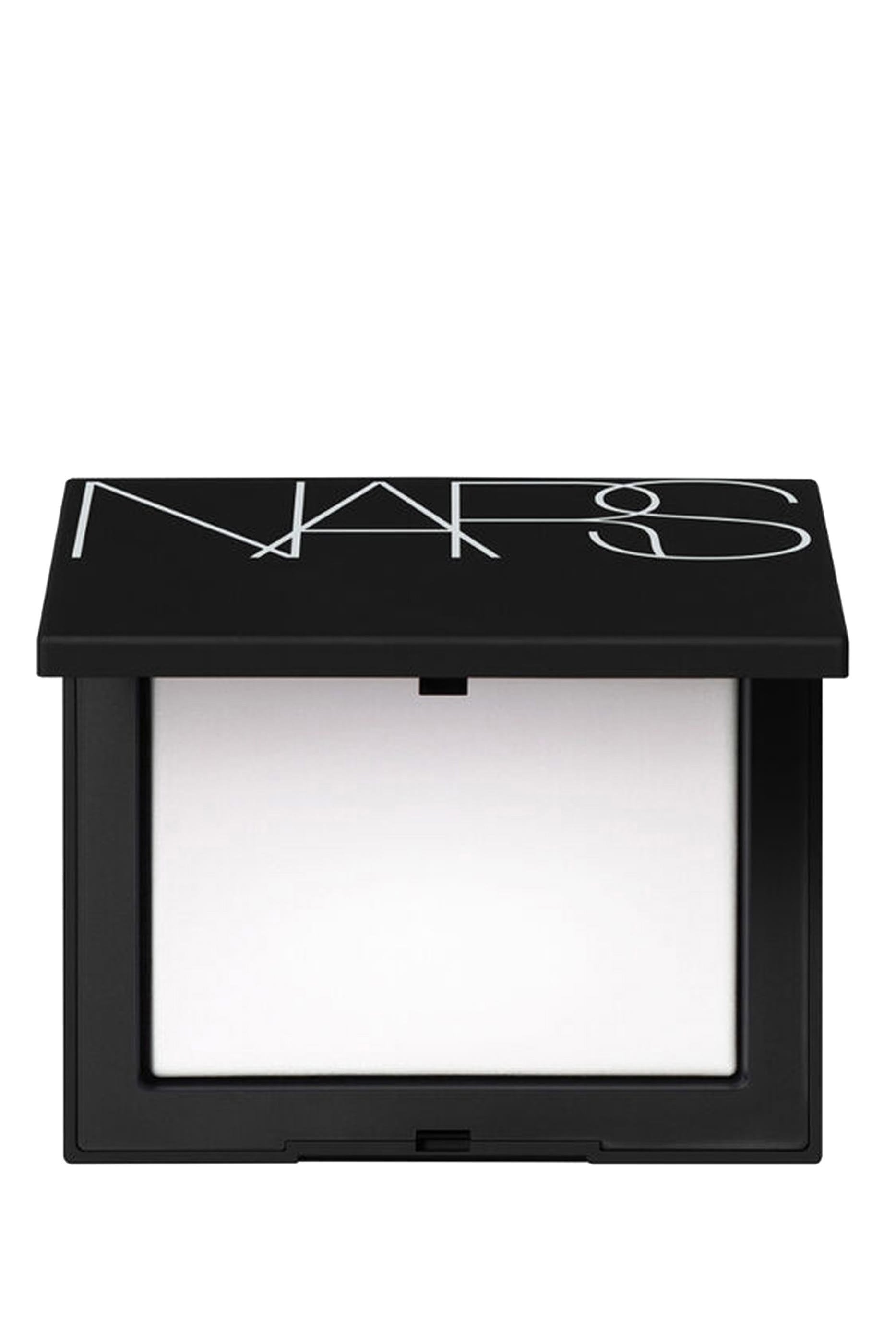 بودرة مضغوطة عاكسة للضوء