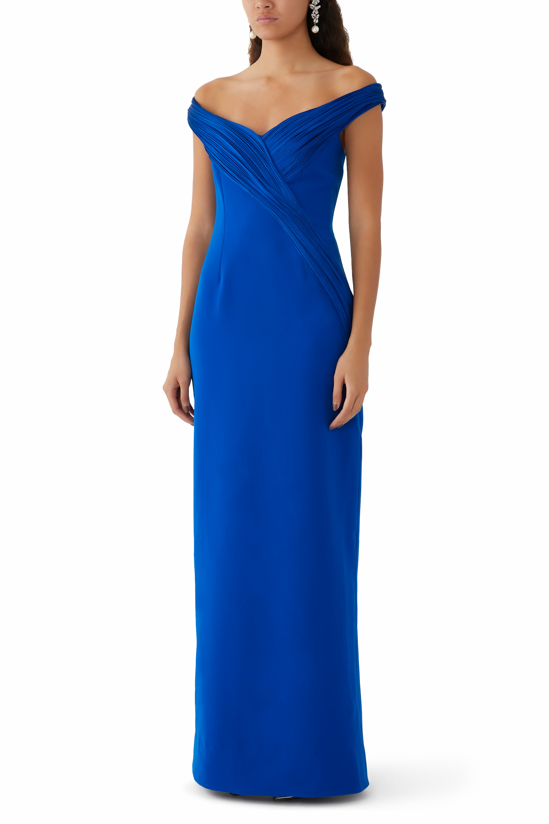 فستان سهرة بكاب وأكتاف متساقطة