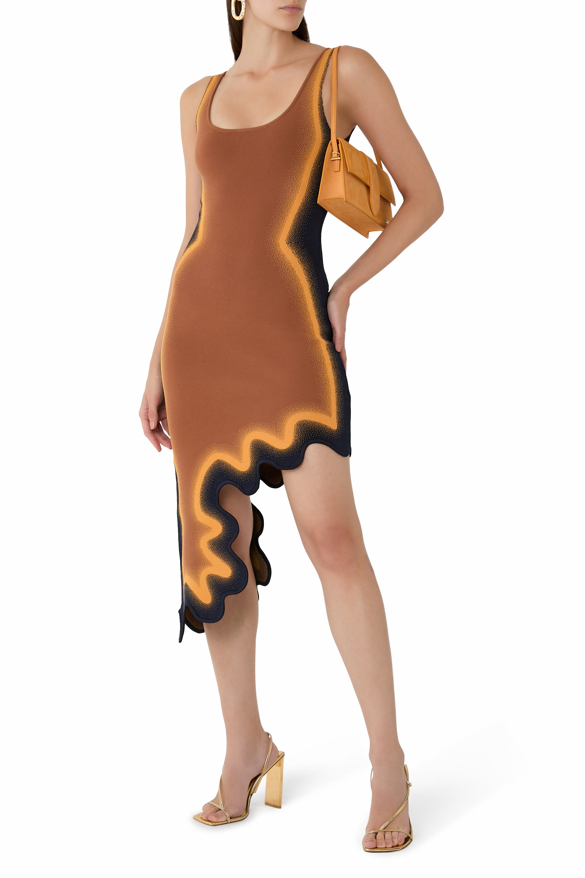 فستان أستر بتصميم غير متماثل بوجهين وحافة مموجة