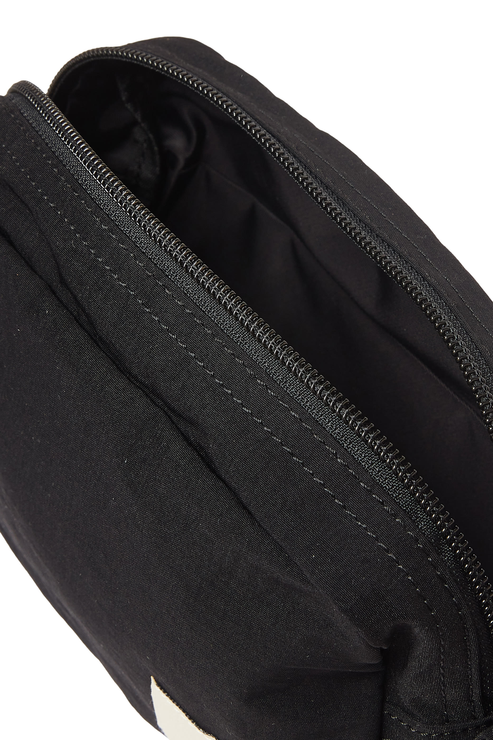 حقيبة كروس برقعة شعار الماركة نايلون