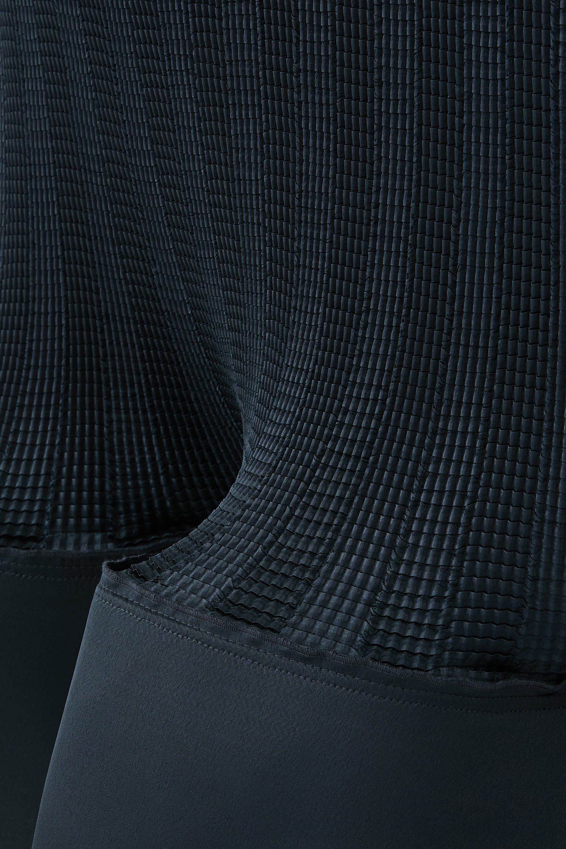 تنورة هوليس متوسطة الطول