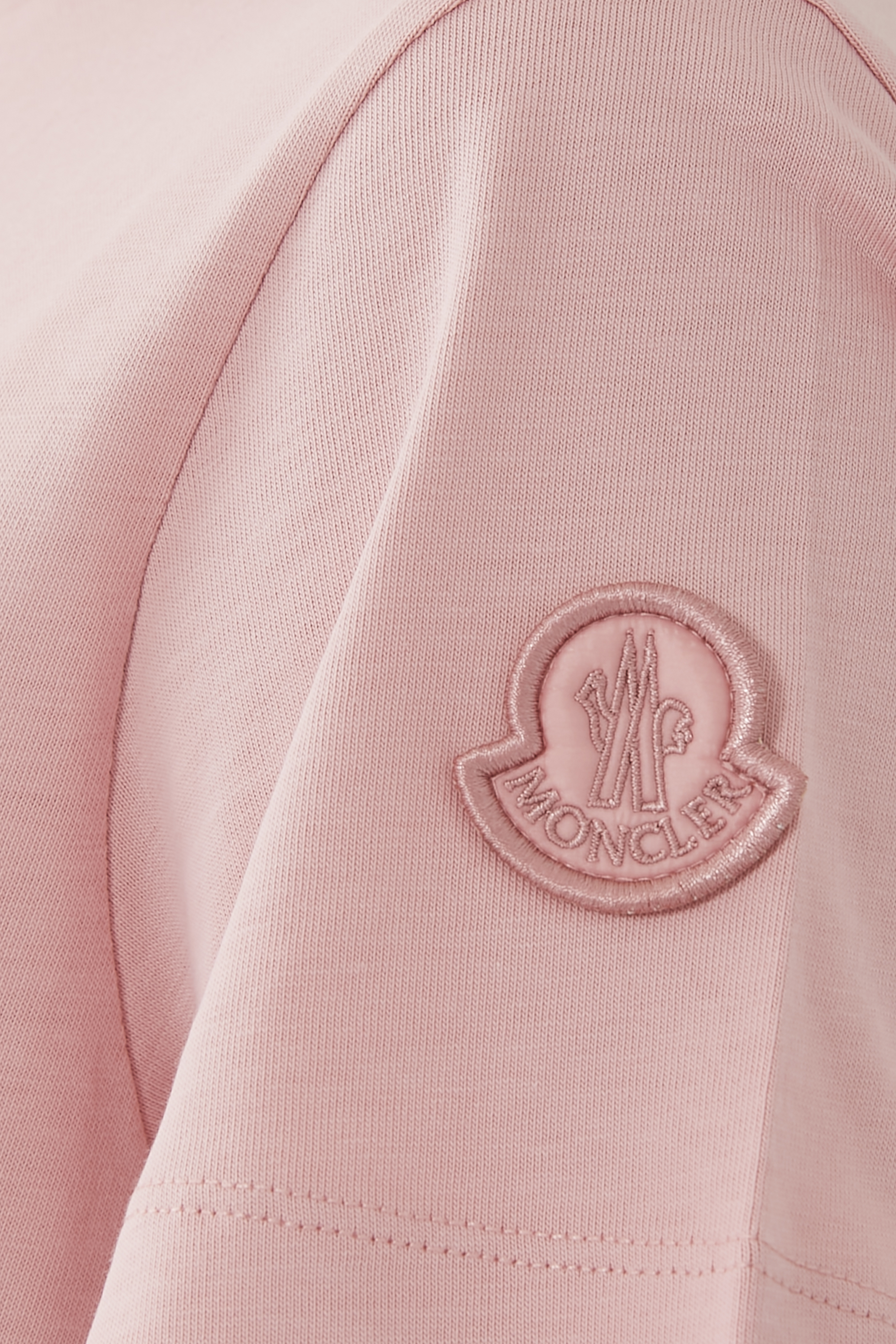 تيشيرت برقعة شعار الماركة