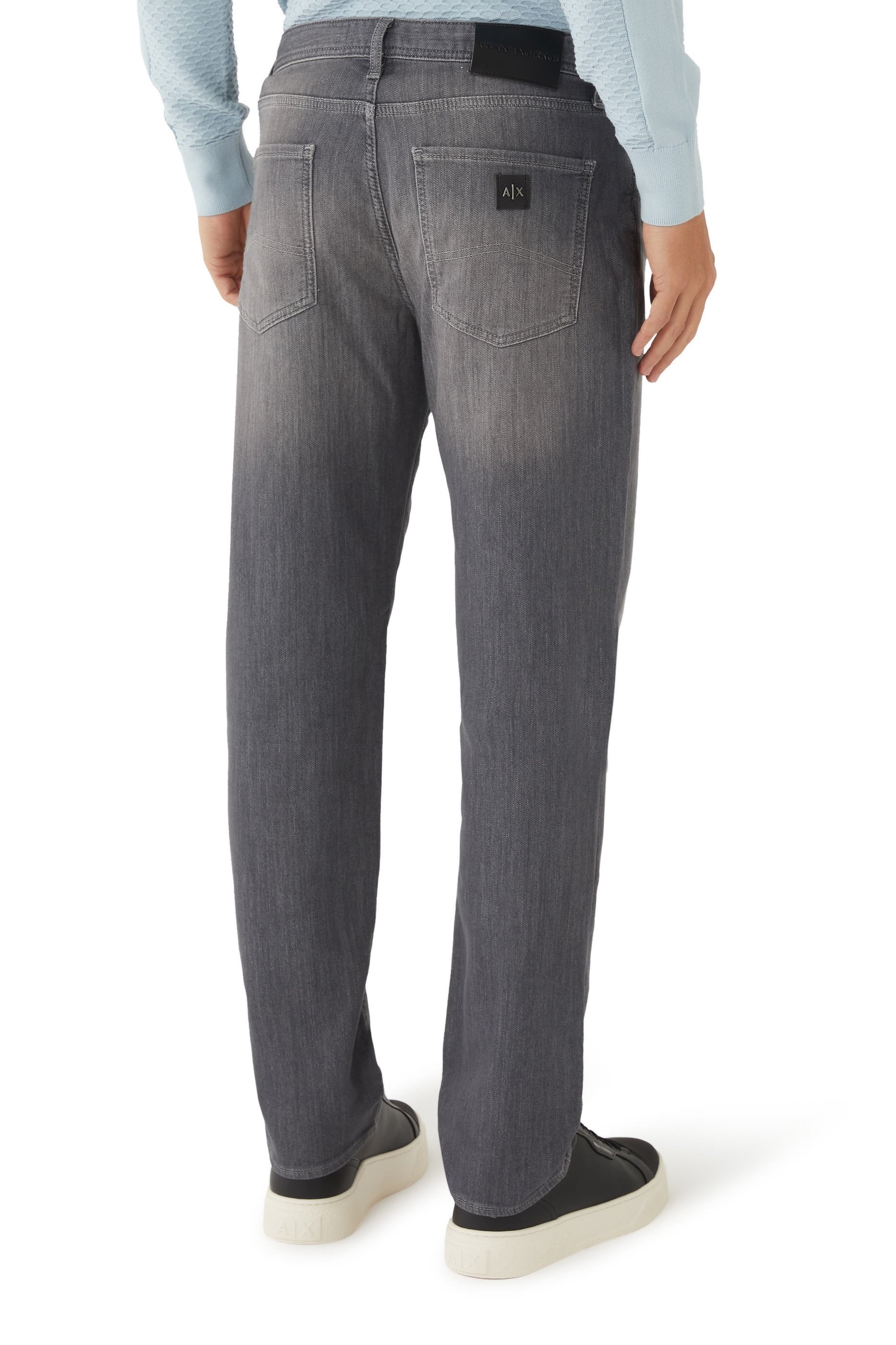 بنطال جينز بقصة ضيقة