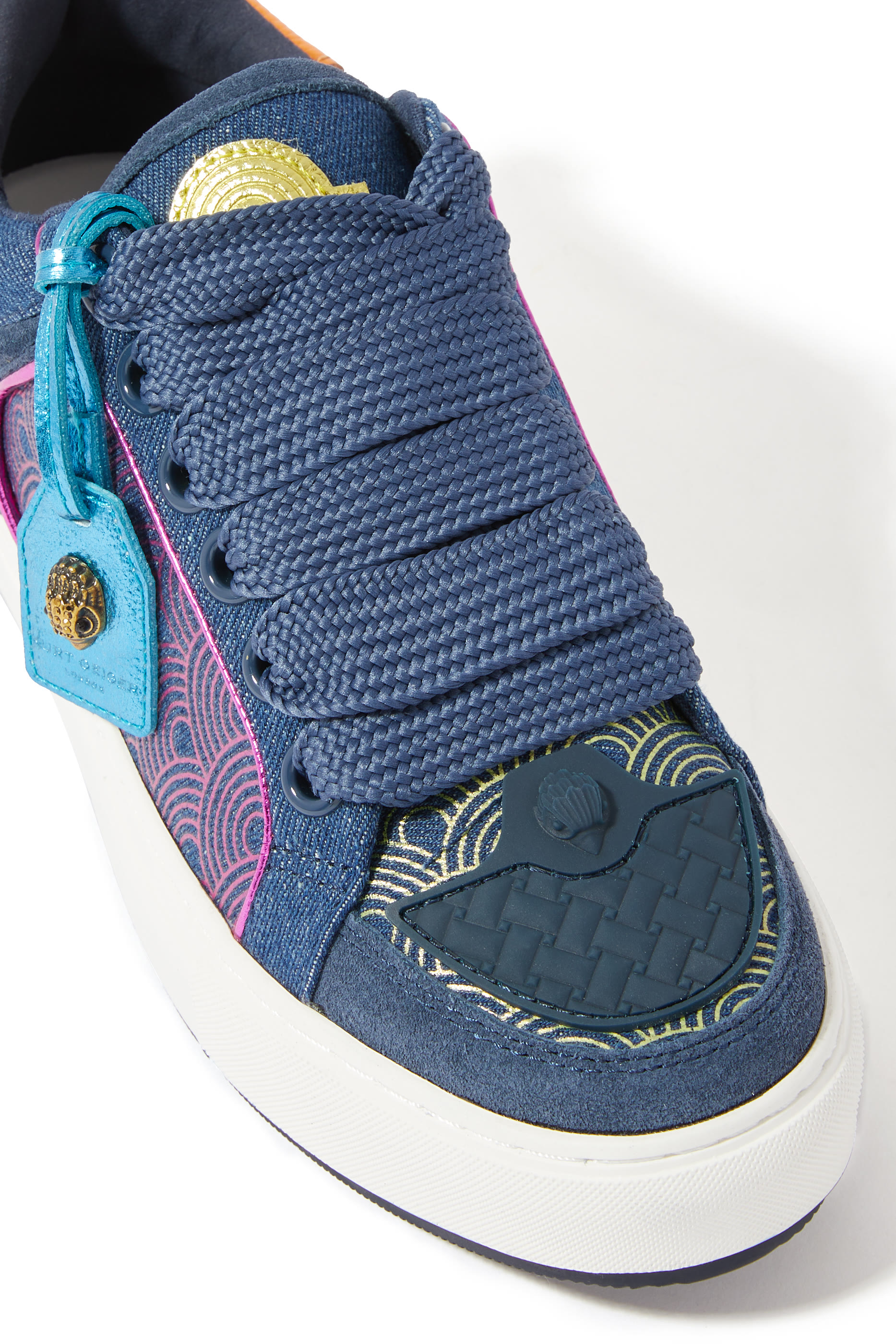 سنيكرز ساوثبانك بشارة